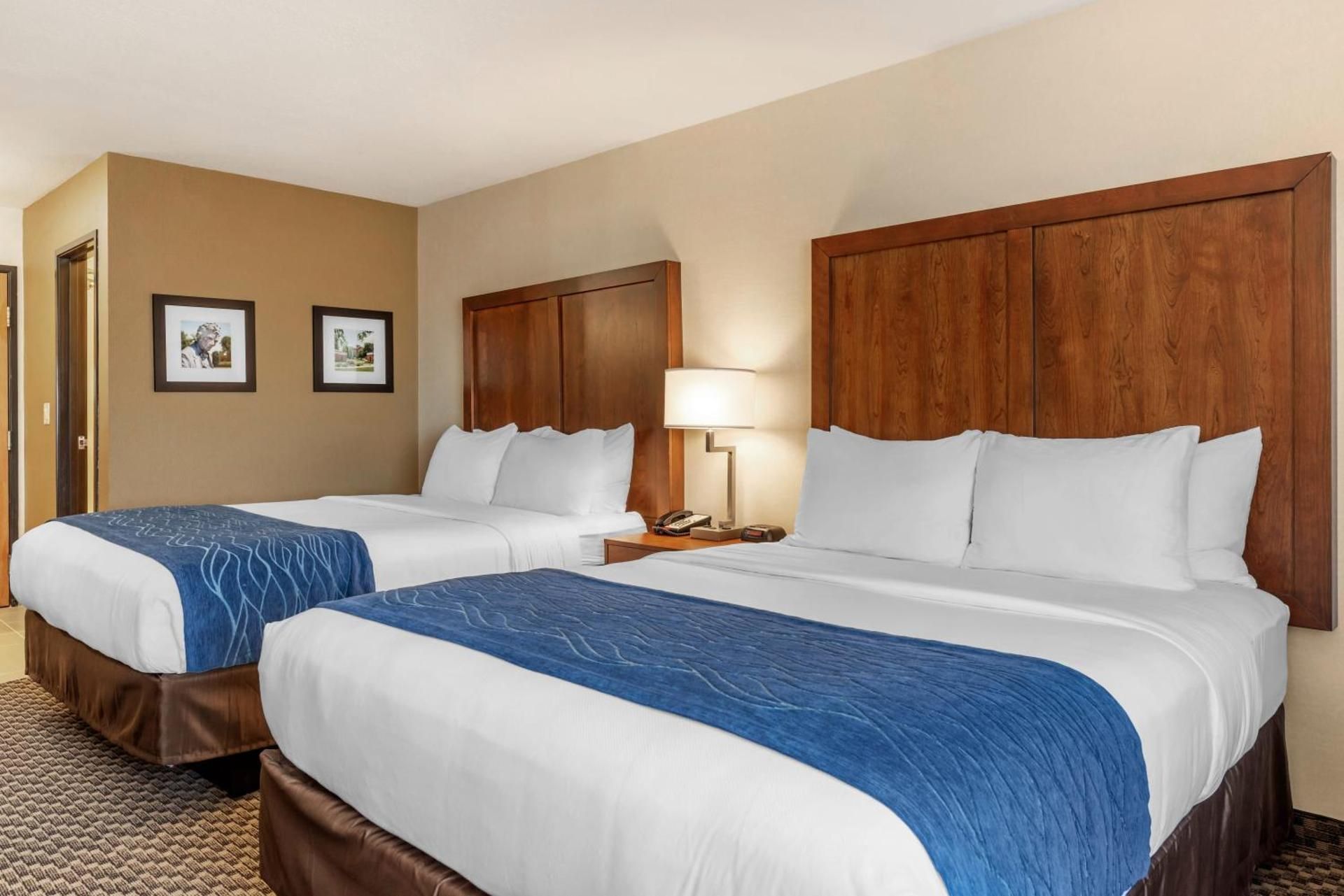 Queen Suite with Two Queen Beds and Tub - Accessible/Non-Smoking