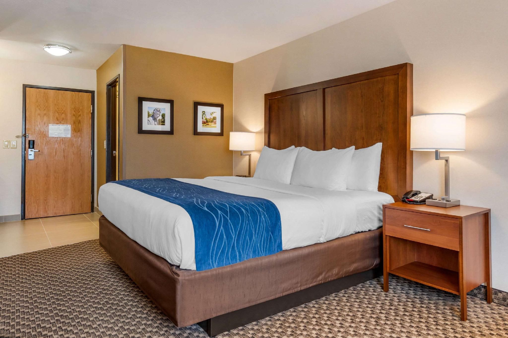 1 King Bed, Nonsmoking