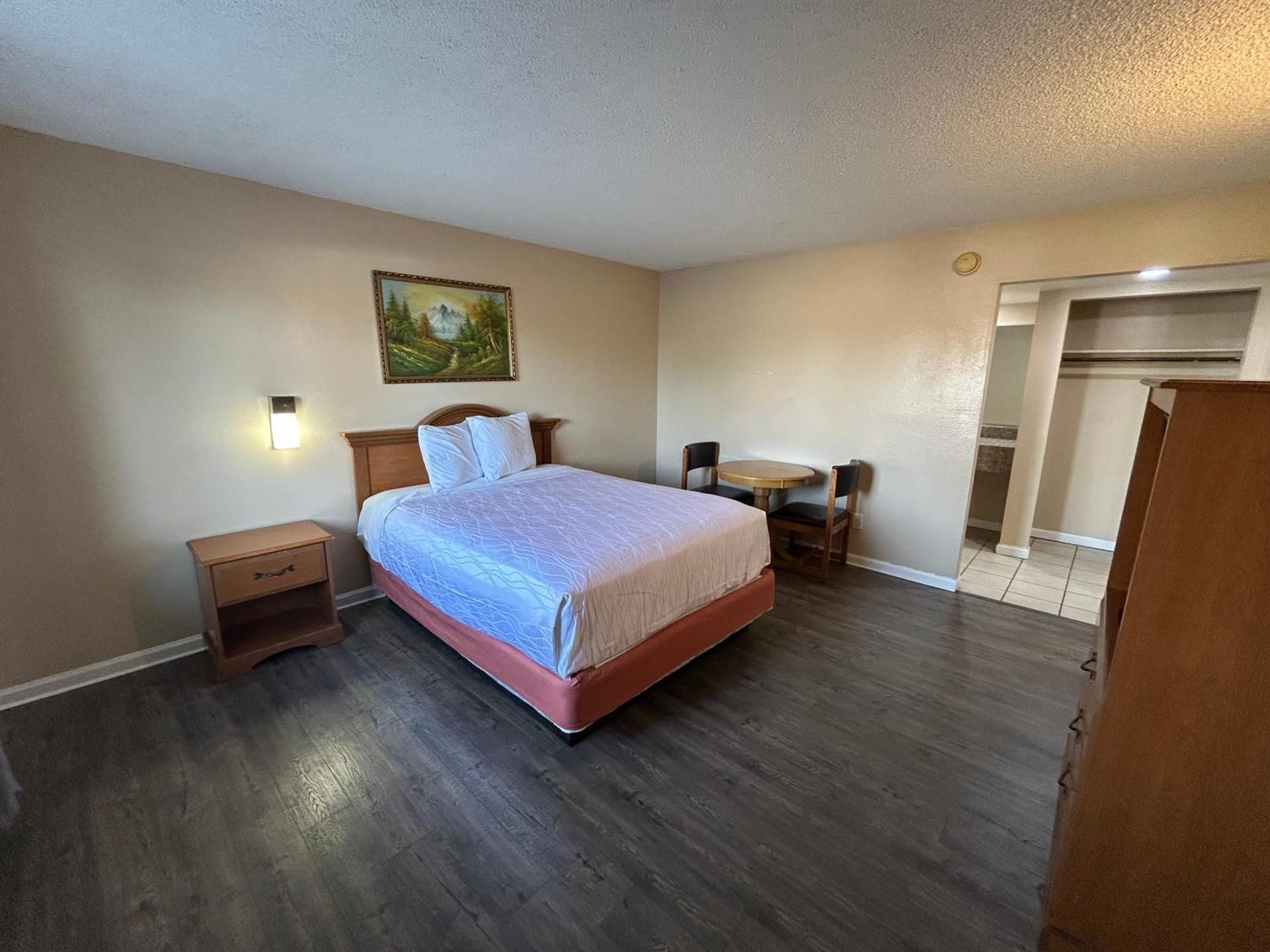King Room - Non-Smoking