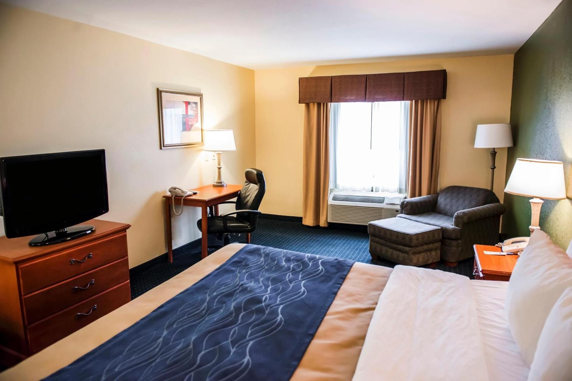 1 King Bed, Suite, Nonsmoking