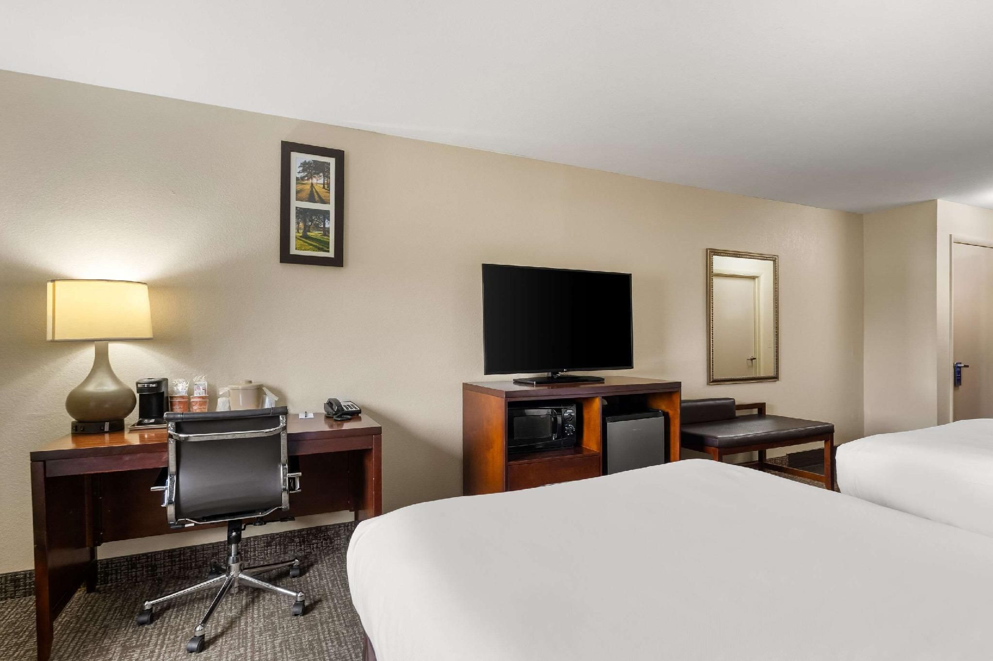 2 Queen beds, No Smoking