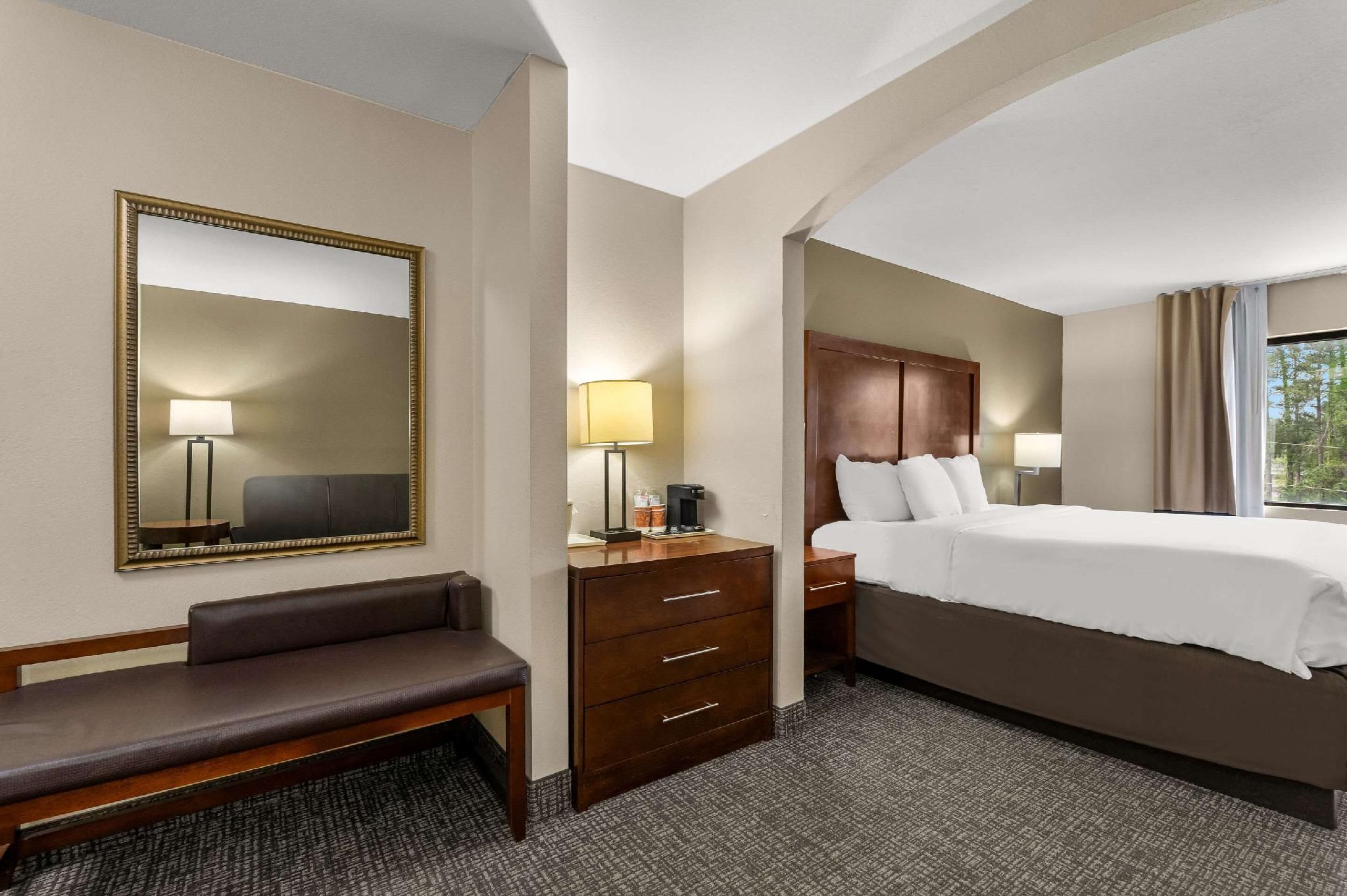 1 King Bed, No smoking, Accessible