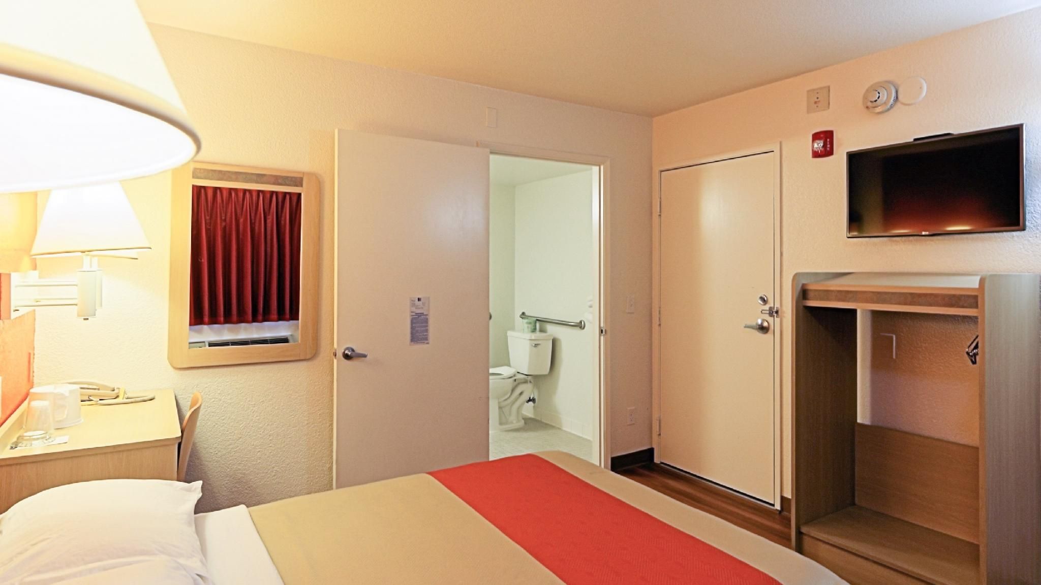 Motel 6 Chico, CA 1 KB | Micfridge 3