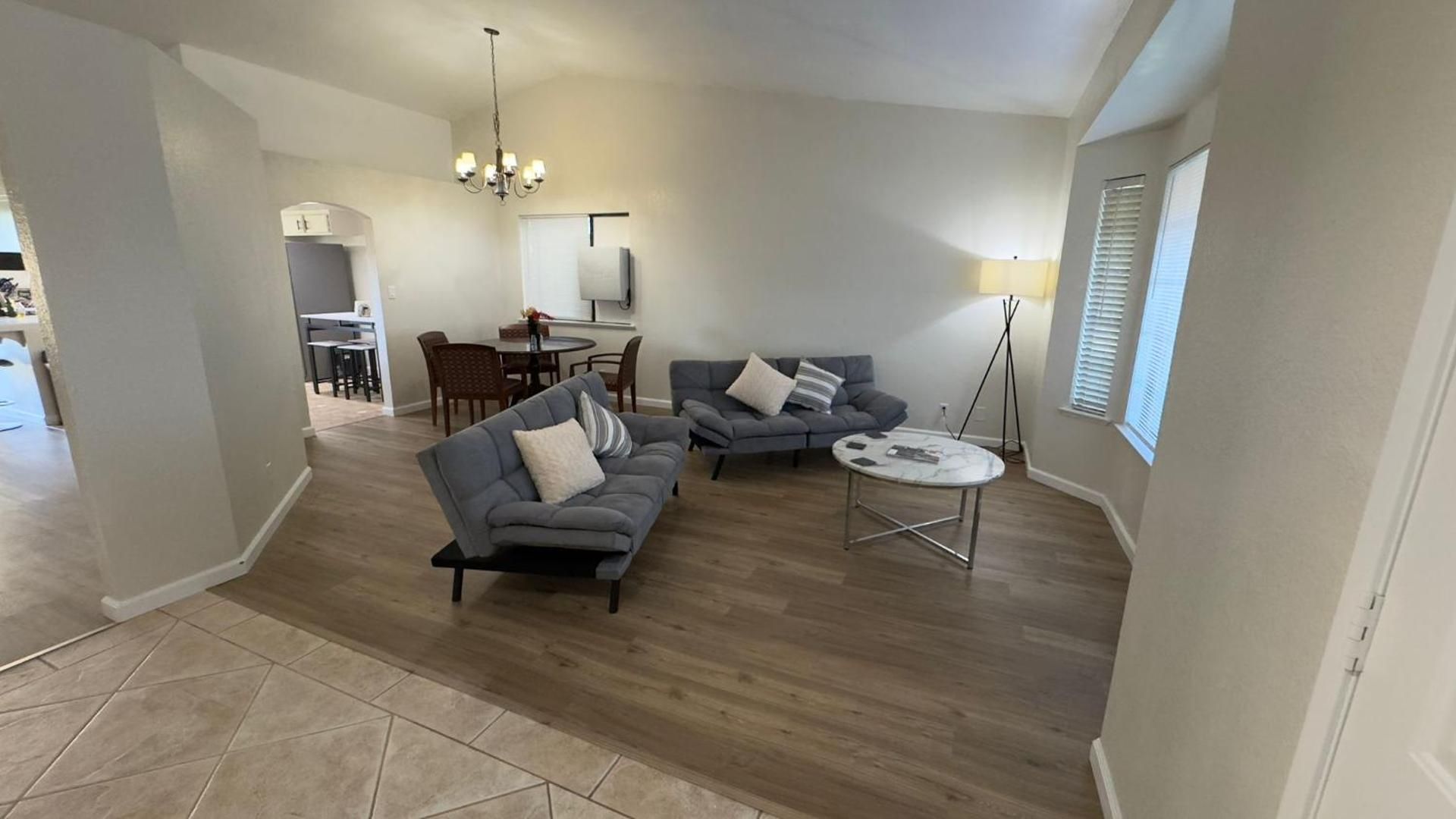 Deluxe Queen Suite