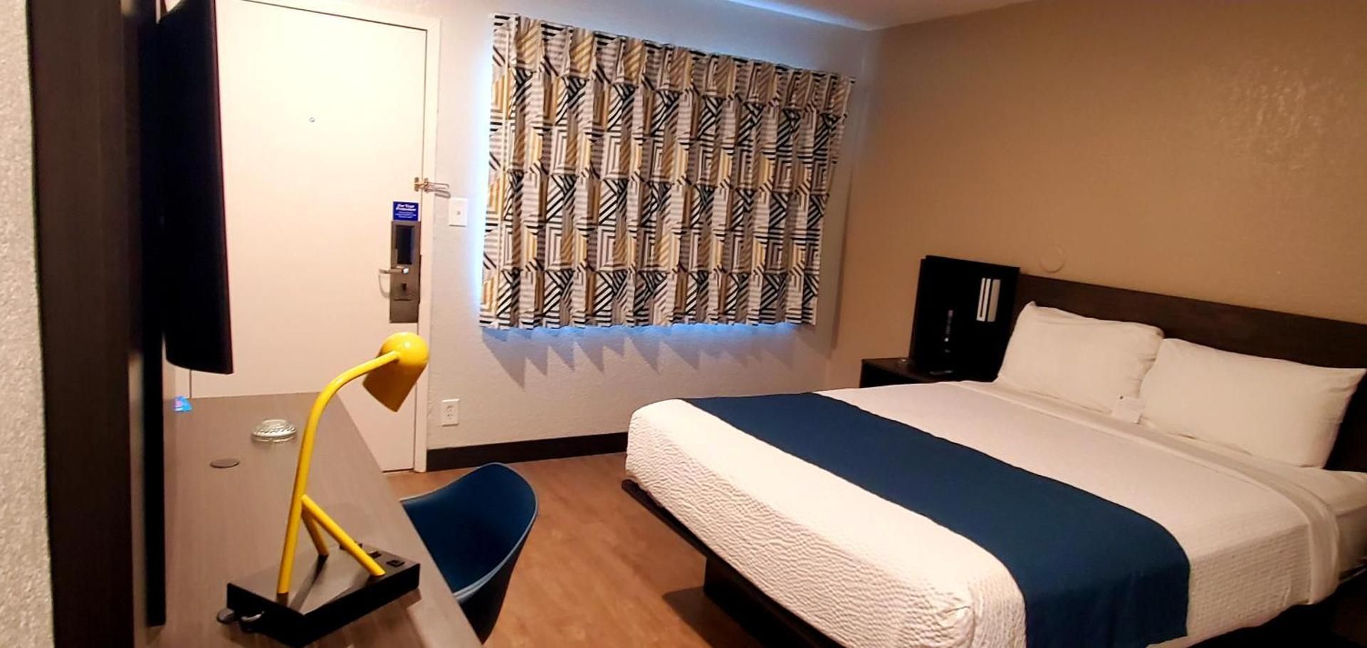 Queen Room - Disability Access - Roll in Shower