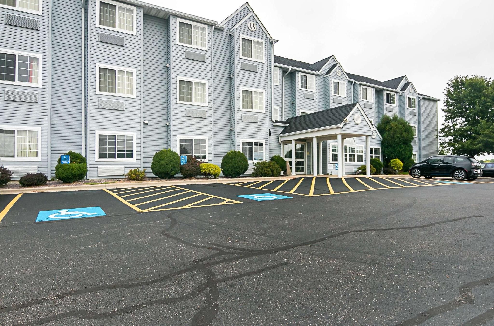 Motel 6 Sycamore, IL