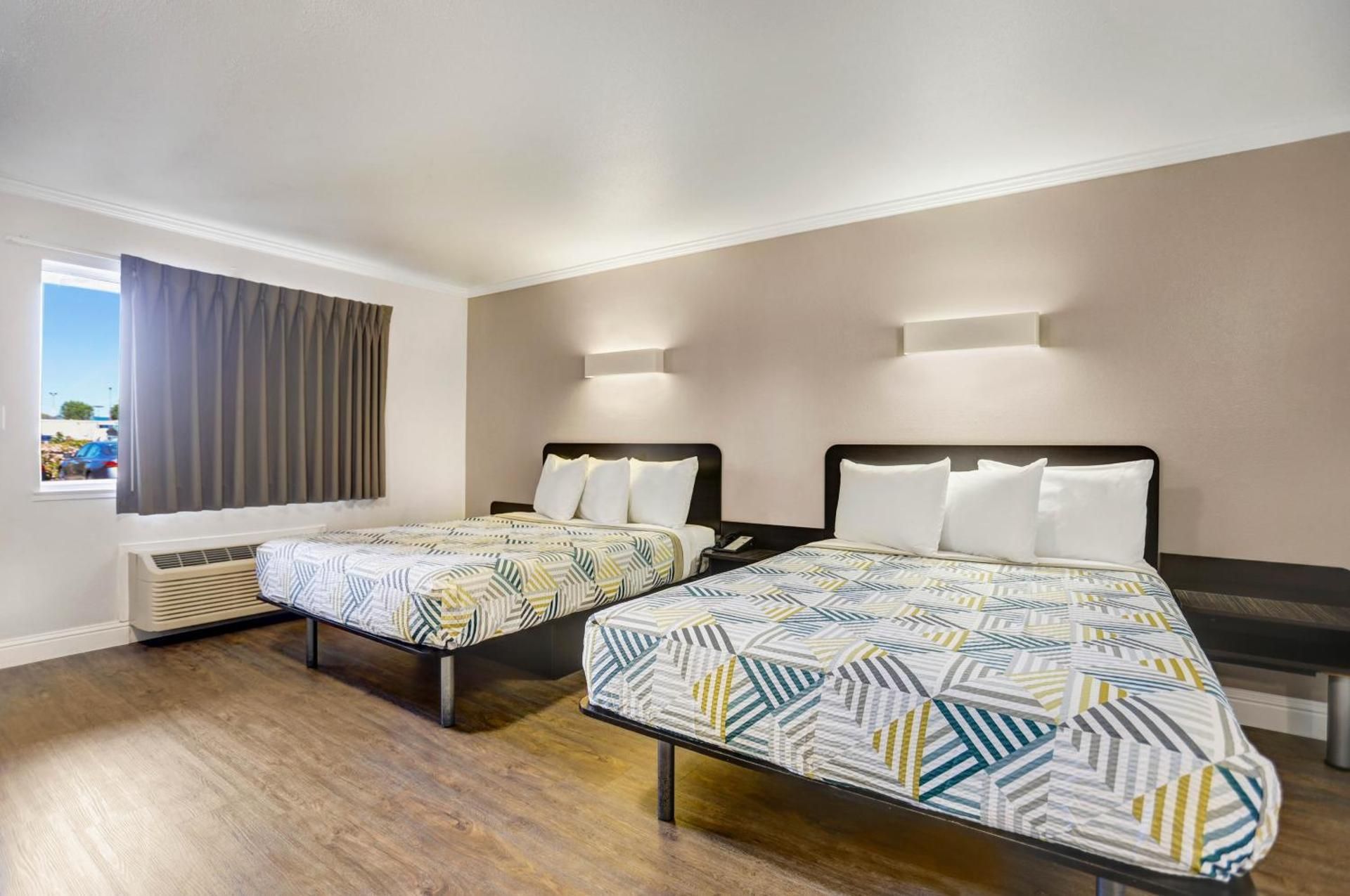 2 Queen Beds | Non-Smoking