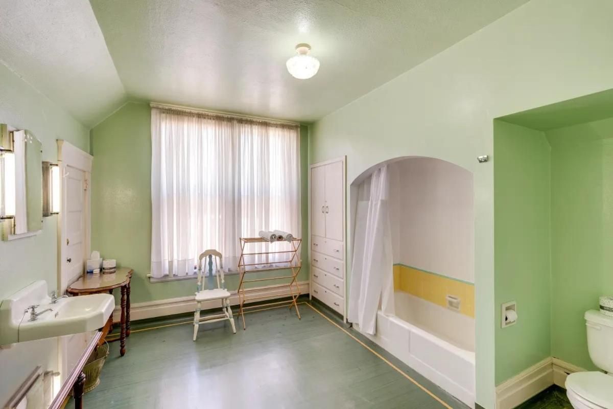 Queen Room with Shared Bathroom