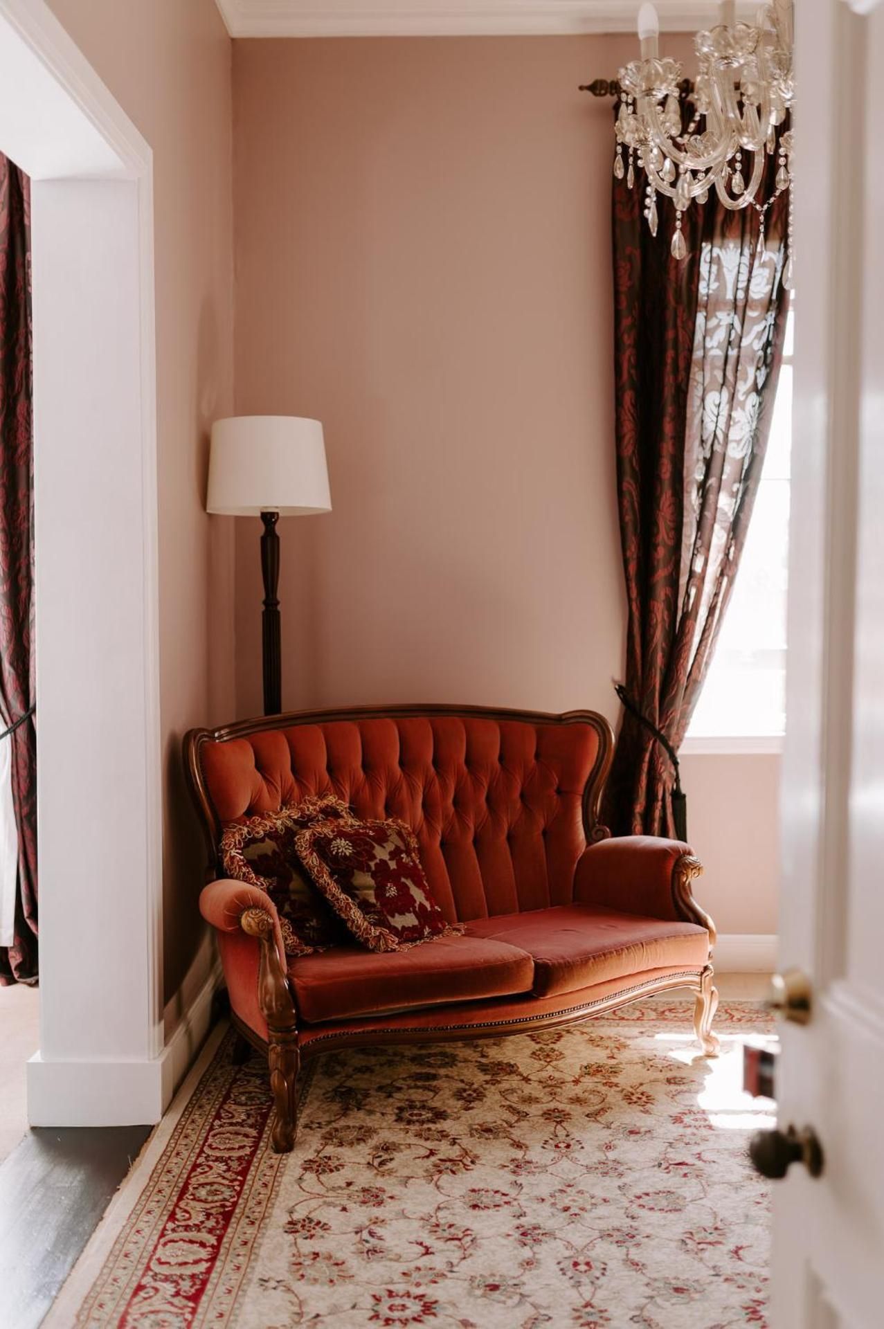 Abbey Boutique Hotel King Room with Victorian Private Bathroom 3