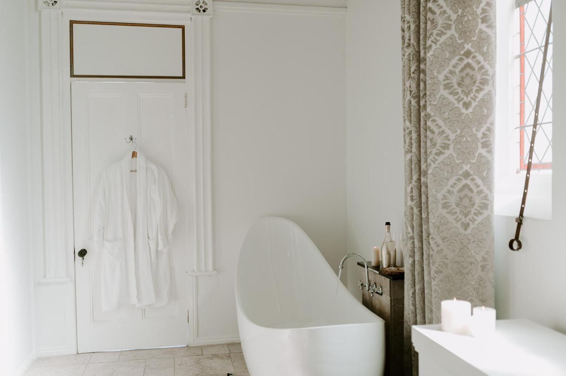 Abbey Boutique Hotel Superior King Suite 3