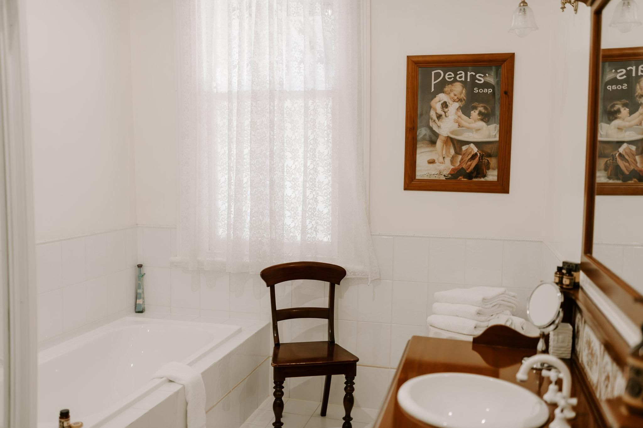 Abbey Boutique Hotel Classic King Room 2