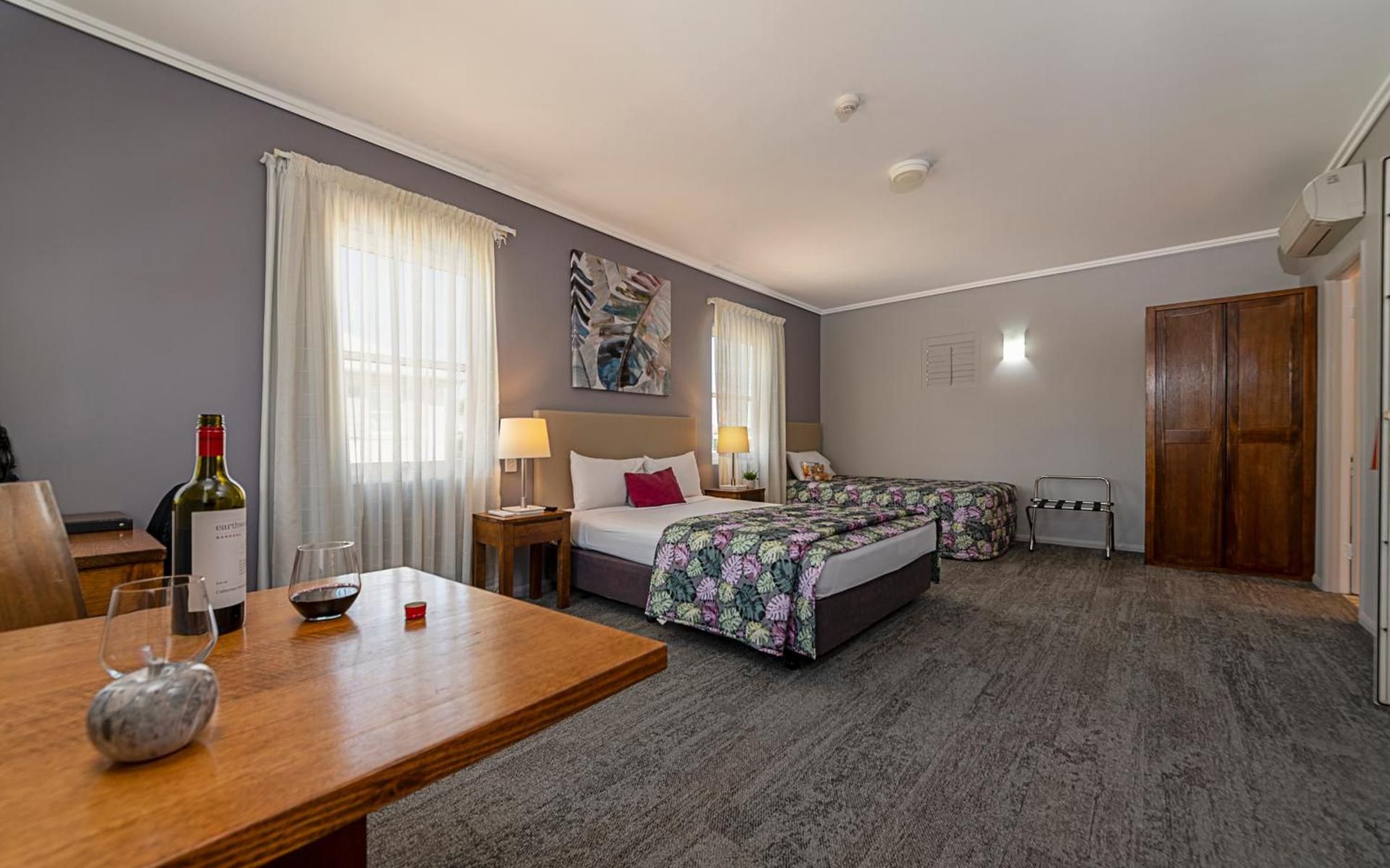 Coachman's Inn Warwick Interconnecting Suite 2