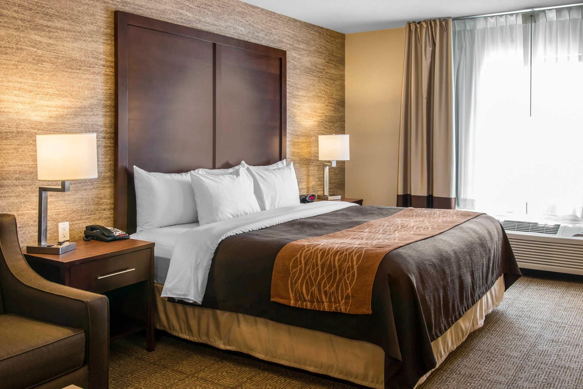 1 King Bed, Nonsmoking
