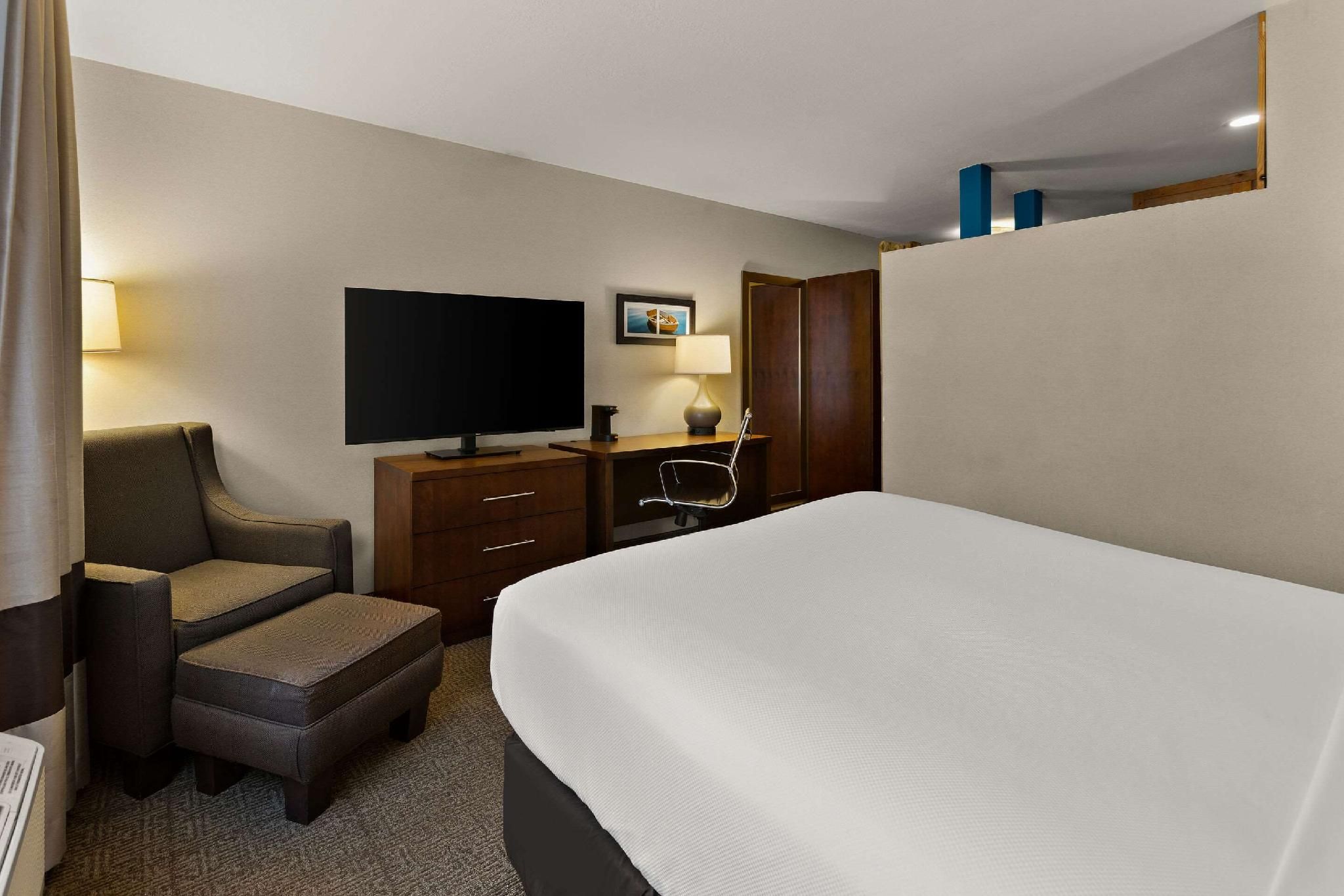 1 Queen Bed, Suite, Nonsmoking, Accessible, Upgrade