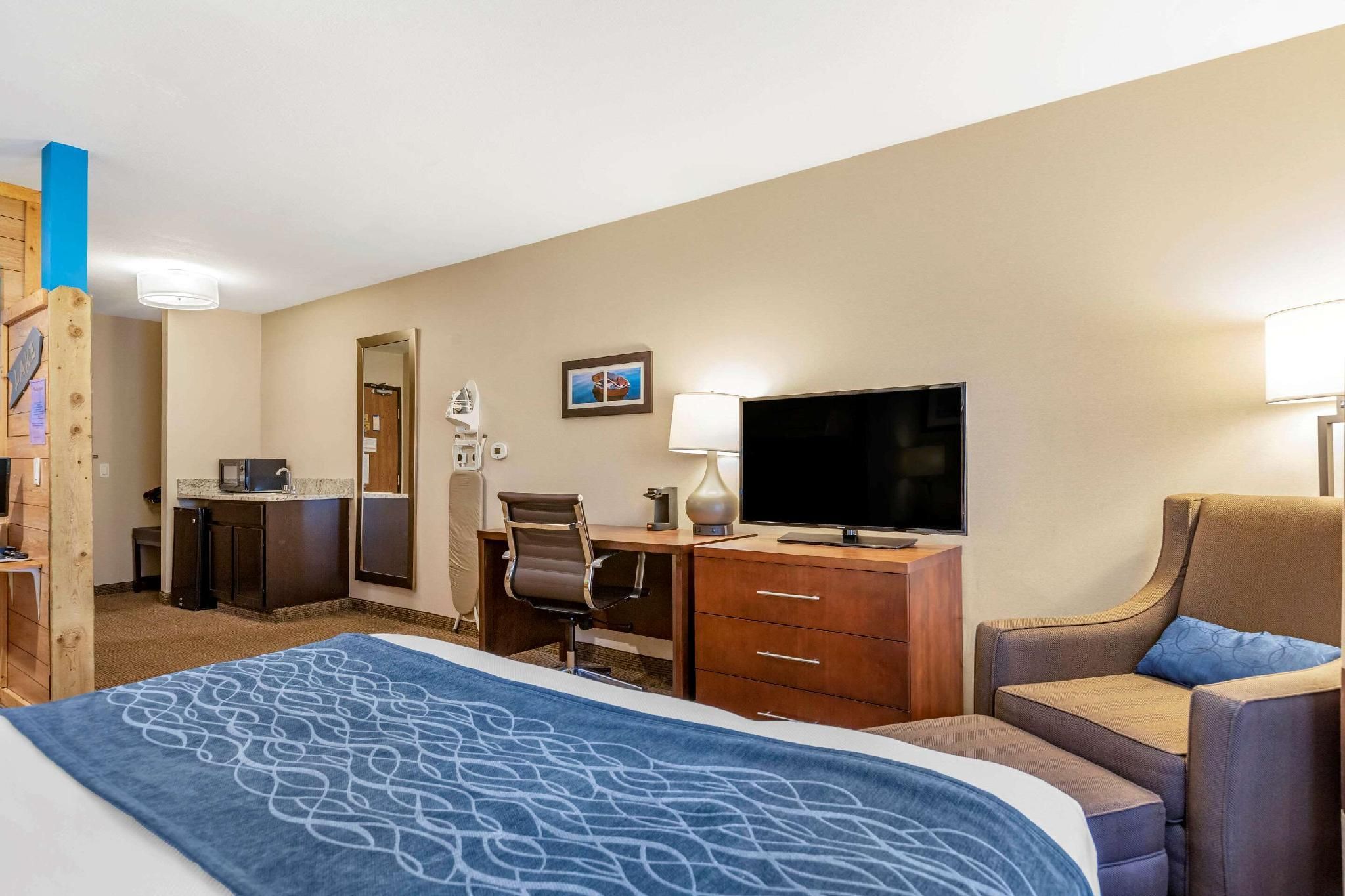 1 Queen Bed 2 Single Beds Non-Smoking Accessible