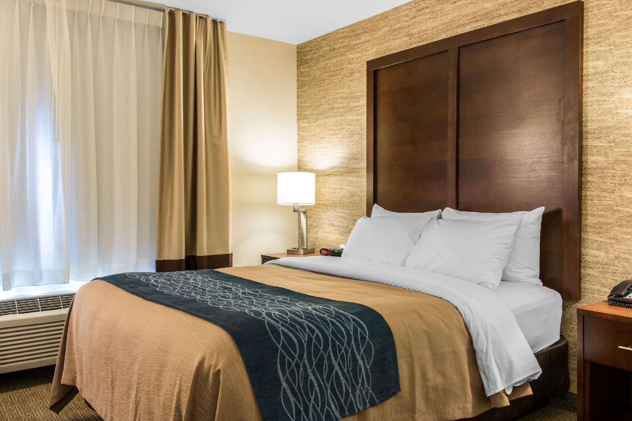 Comfort Inn Ludington near US-10 1 Queen Bed, 2 Single Beds, Non-smoking