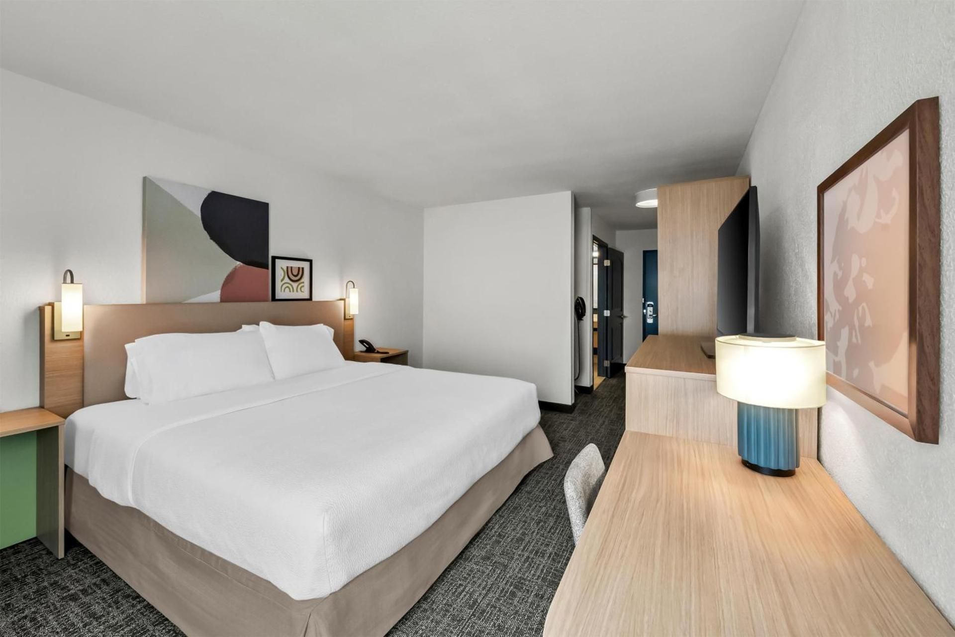King Room with Bath Tub - Mobility/Hearing Access