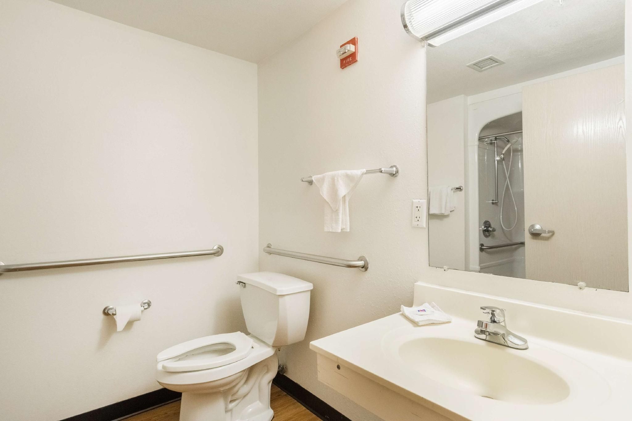 1 Queen Bed | Mobility Accessible Tub Nsmk