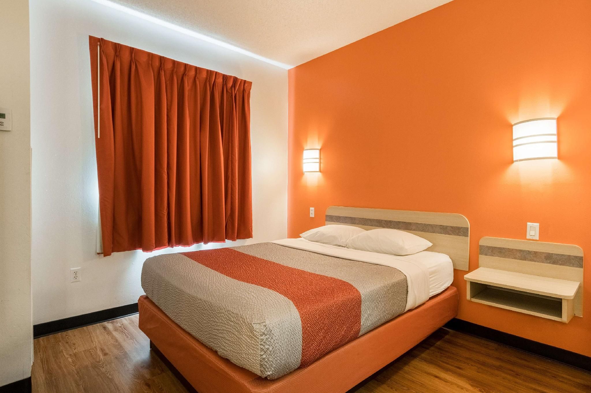 1 QUEEN BED | NON-SMOKING