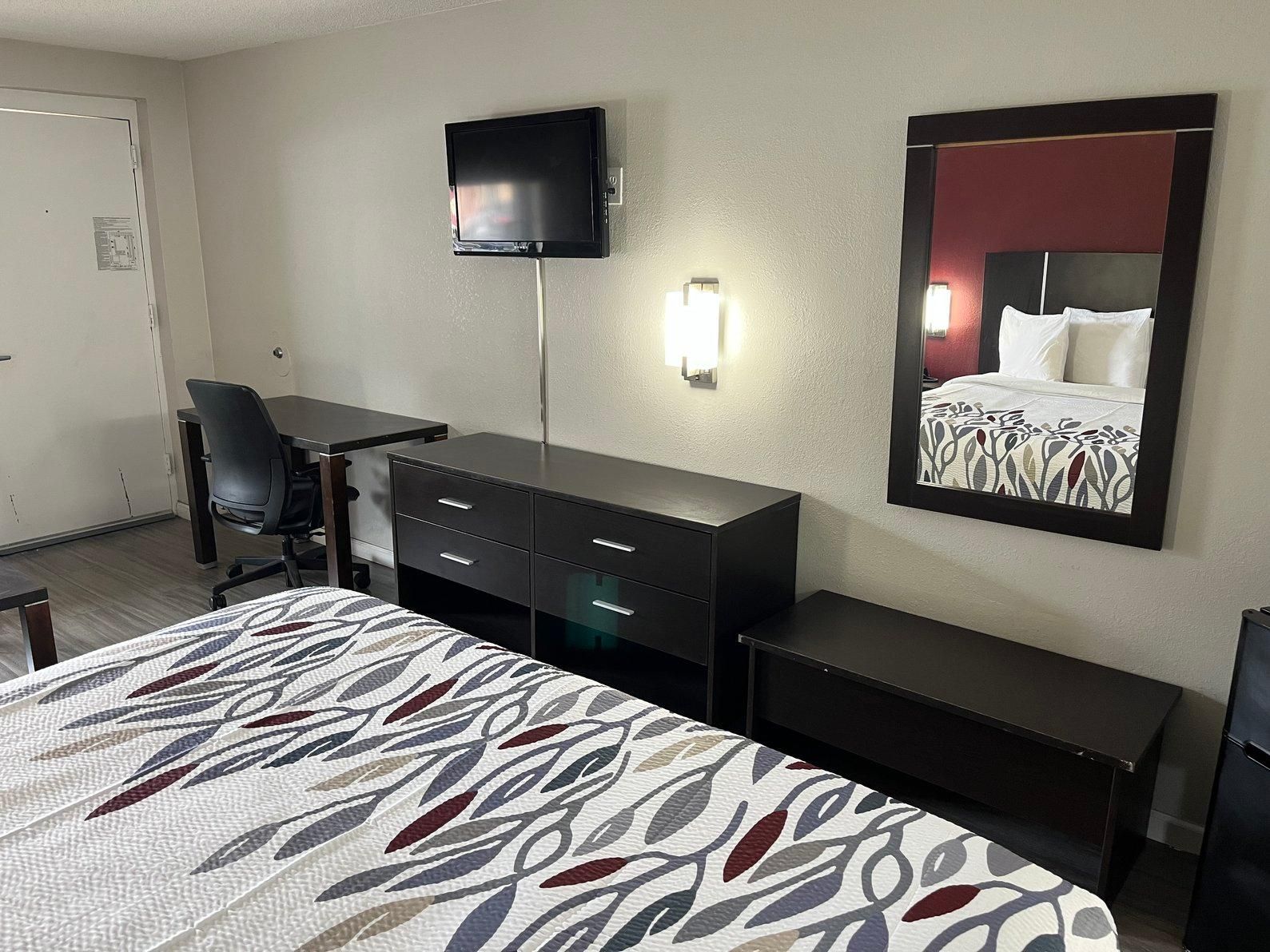 Red Roof Inn Rockingham Deluxe King Non-Smoking 2