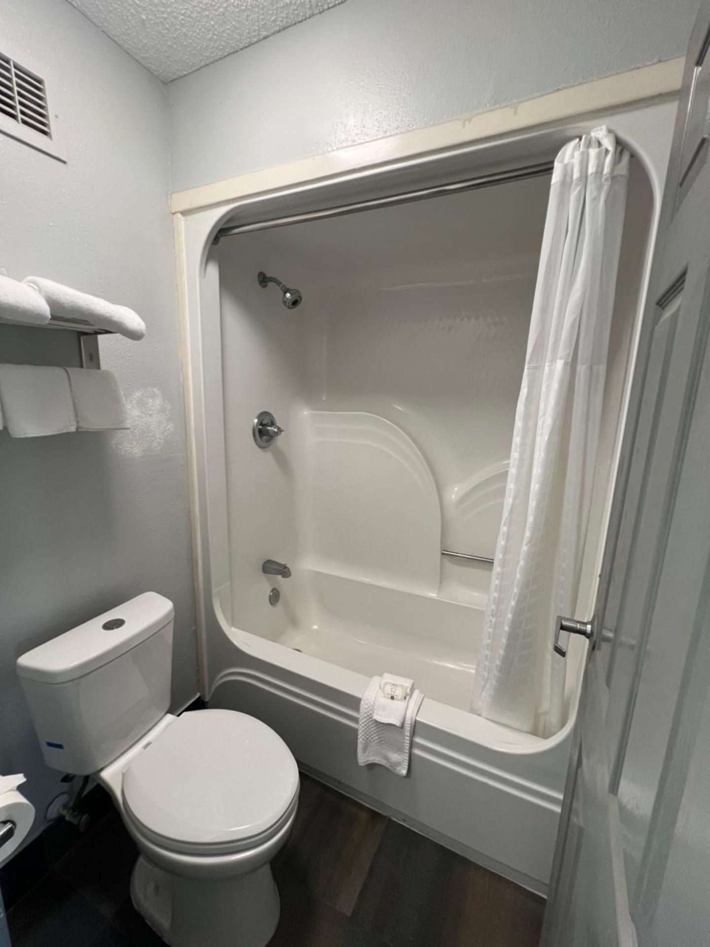 Quality Inn Quadruple Room with Two Queen Beds - Non Smoking 2