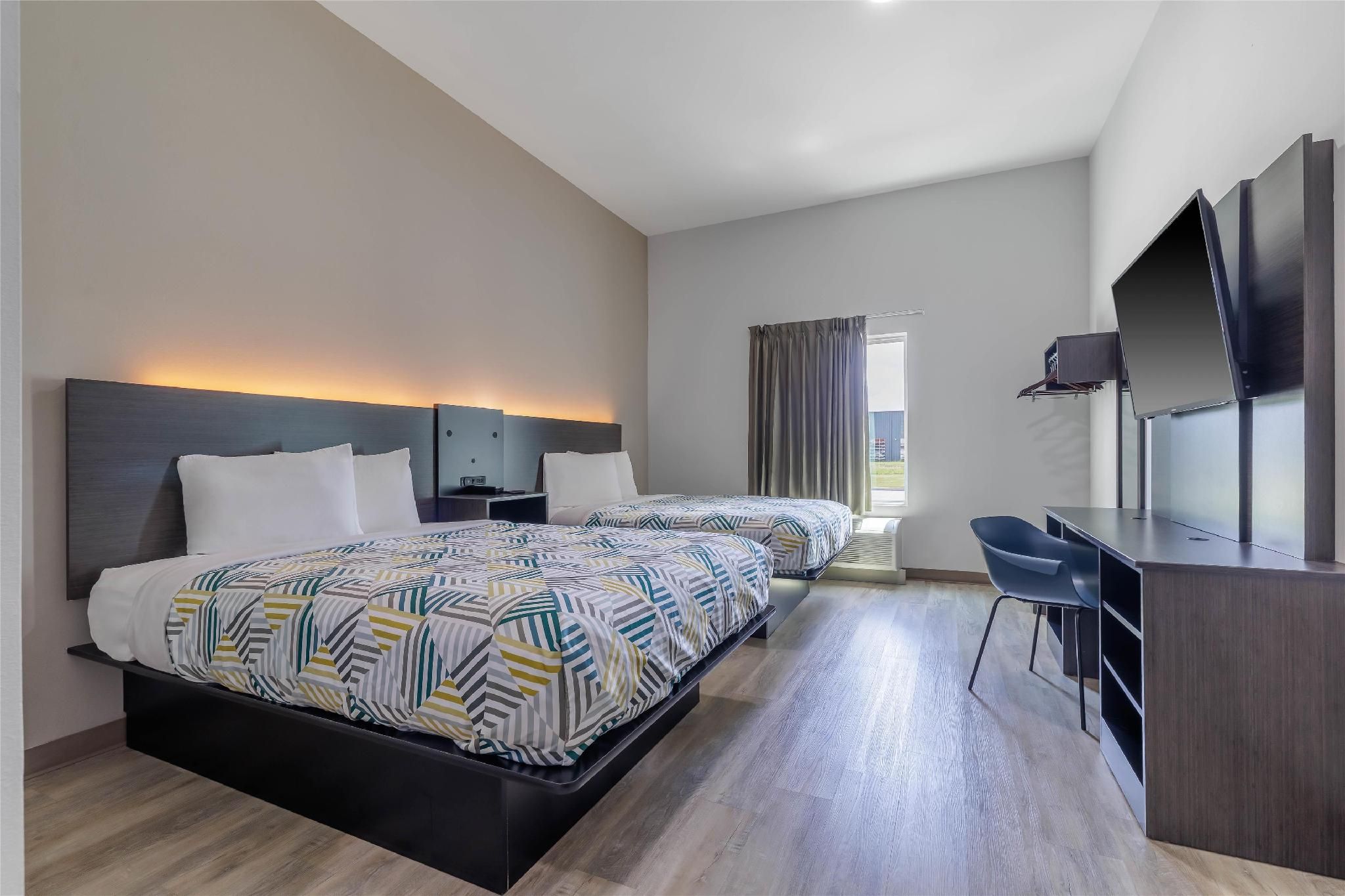 2 Queen Beds | Non-Smoking, Kitchen