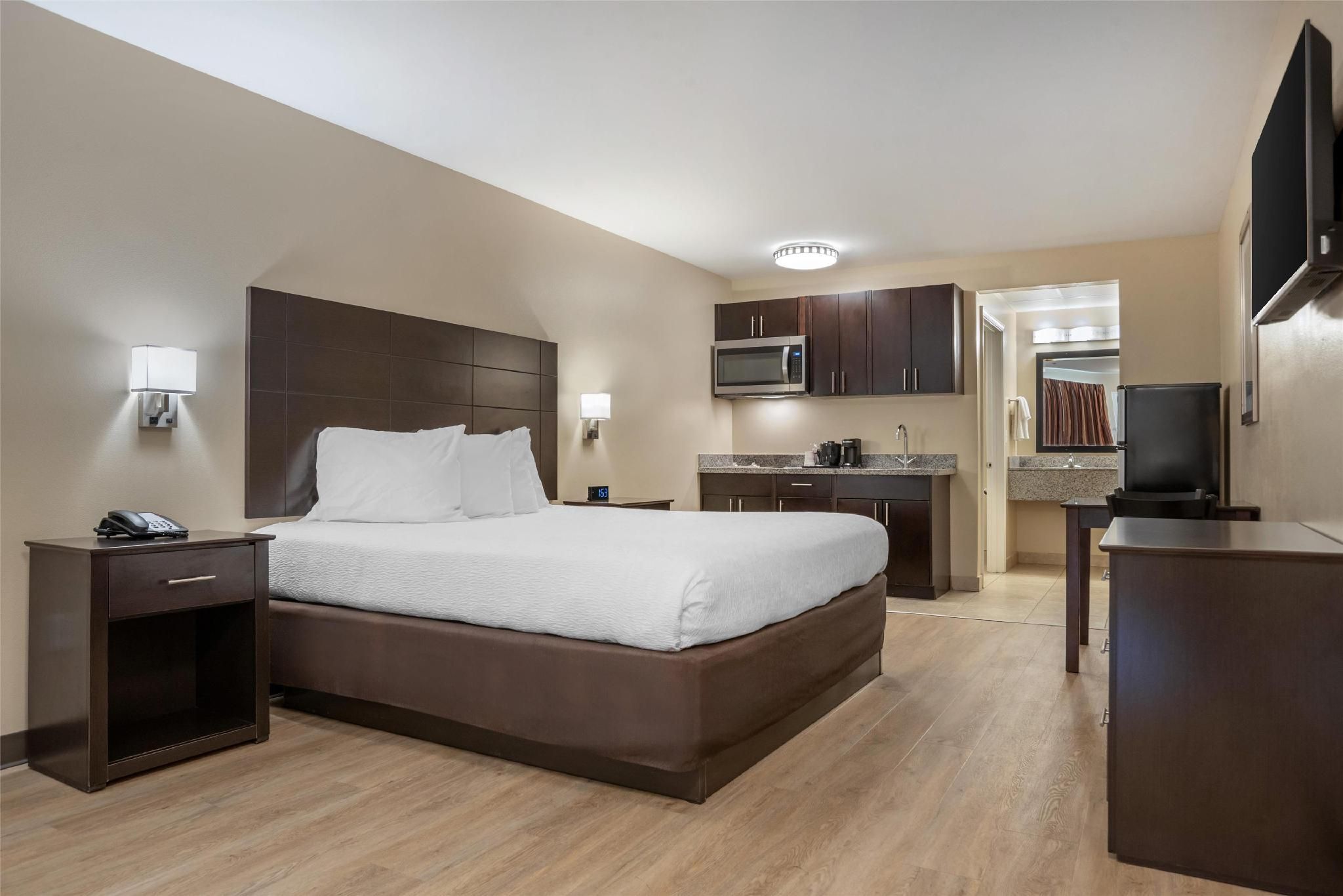 1 QUEEN BED, SMOKING, SECOND FLOOR