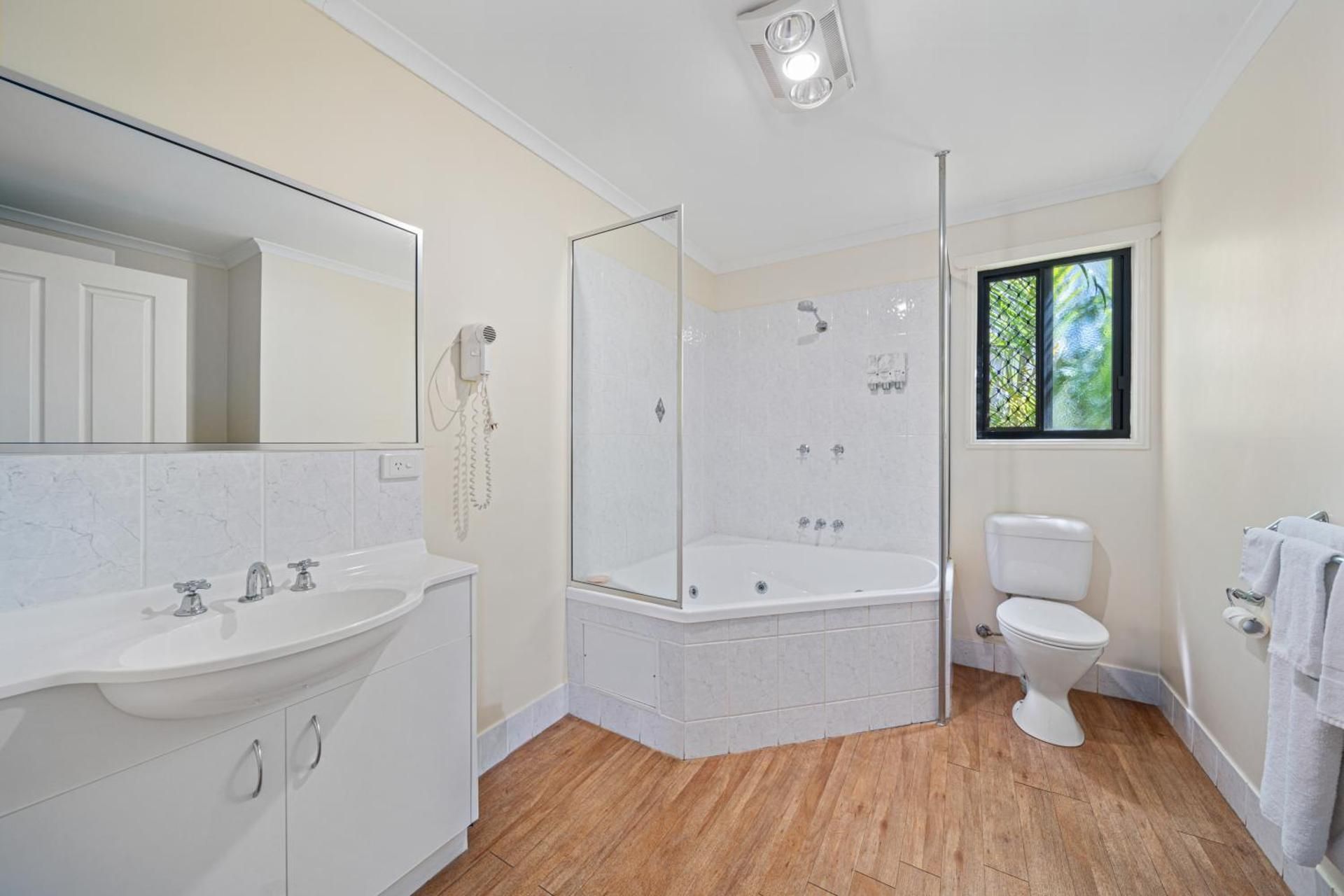 Executive One-bedroom Spa Apartments