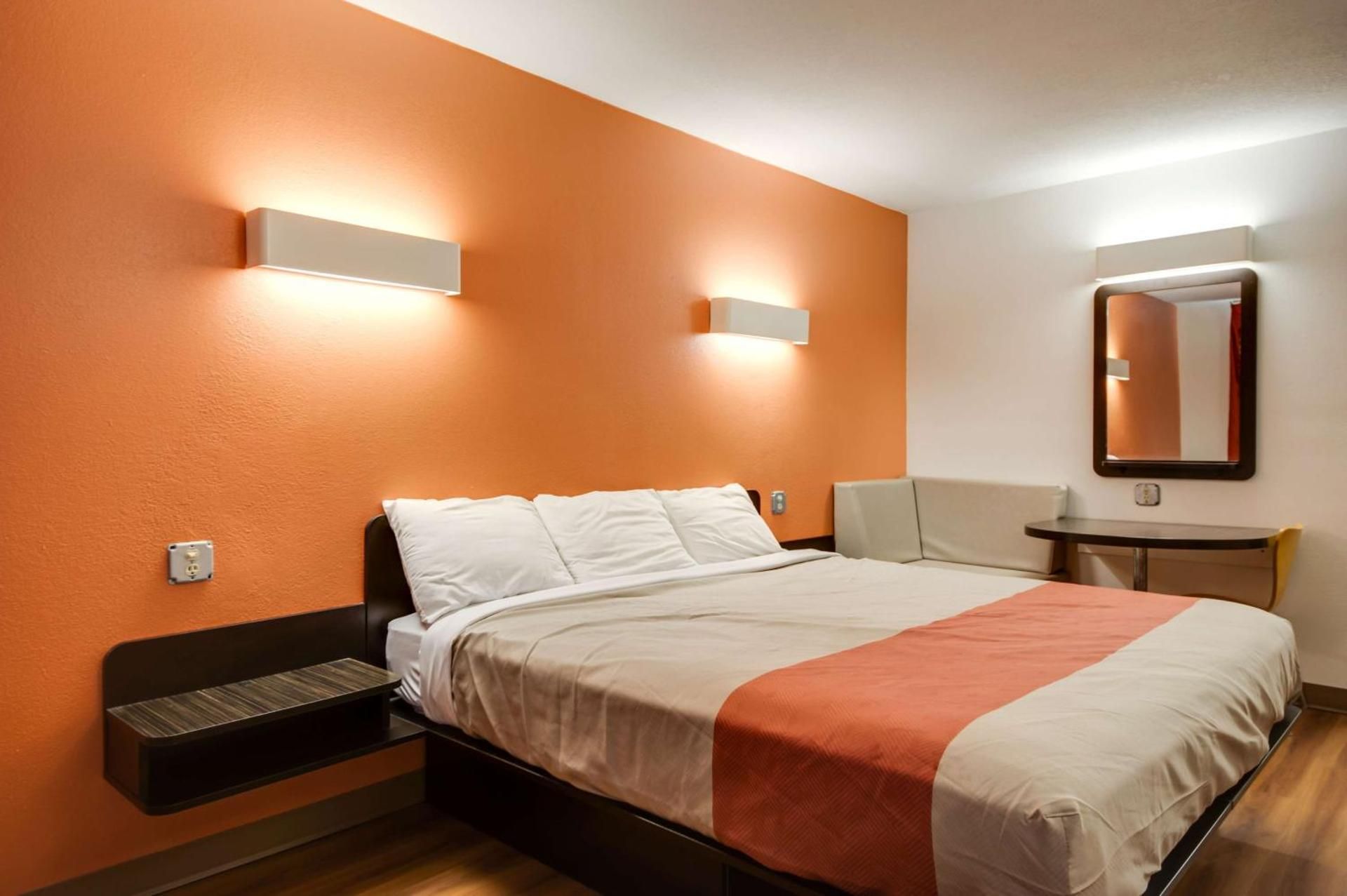 King Room - Disability Access - Non-Smoking