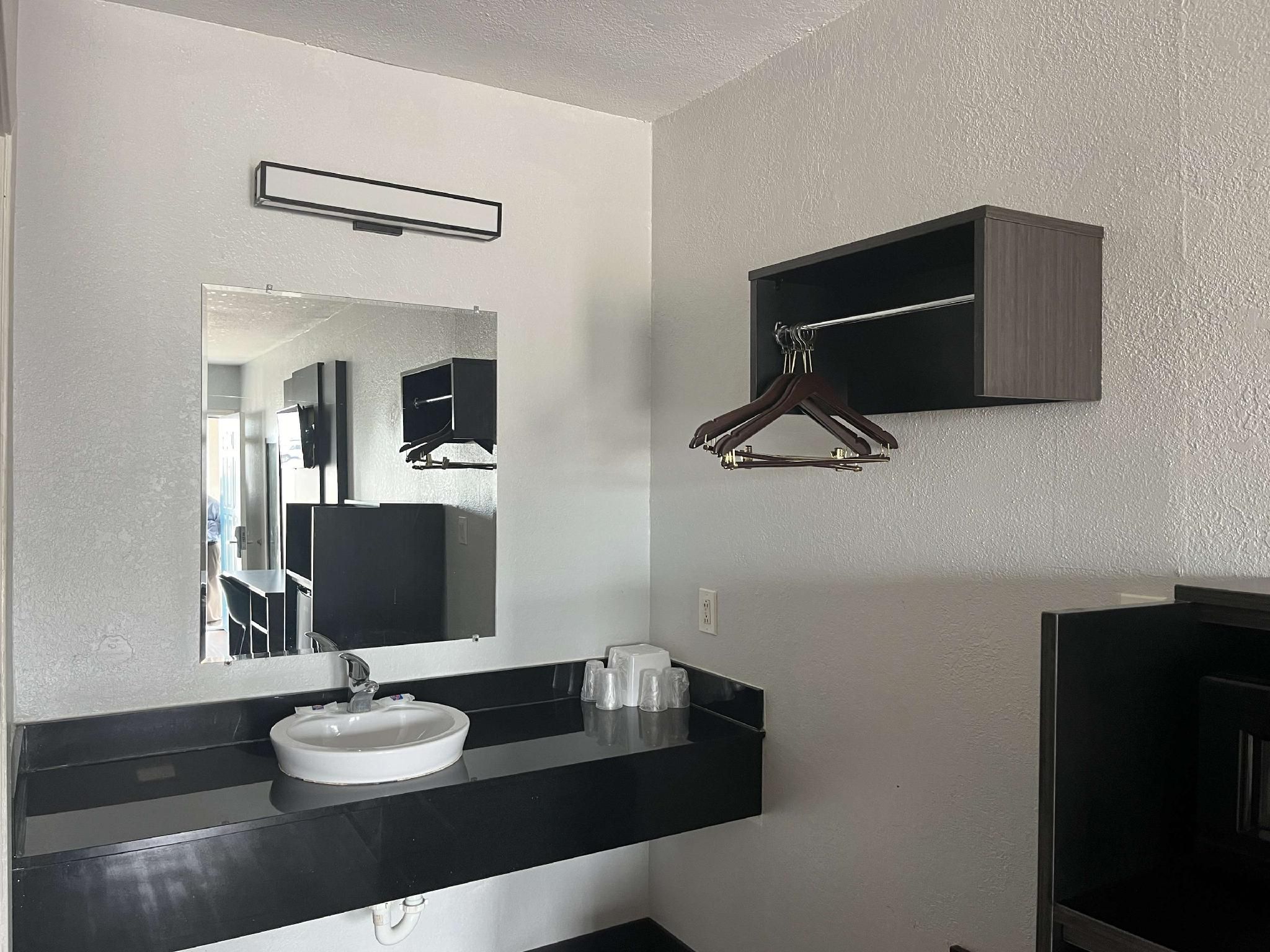 Motel 6 Seguin, TX 3 Queen Beds | Non-Smoking