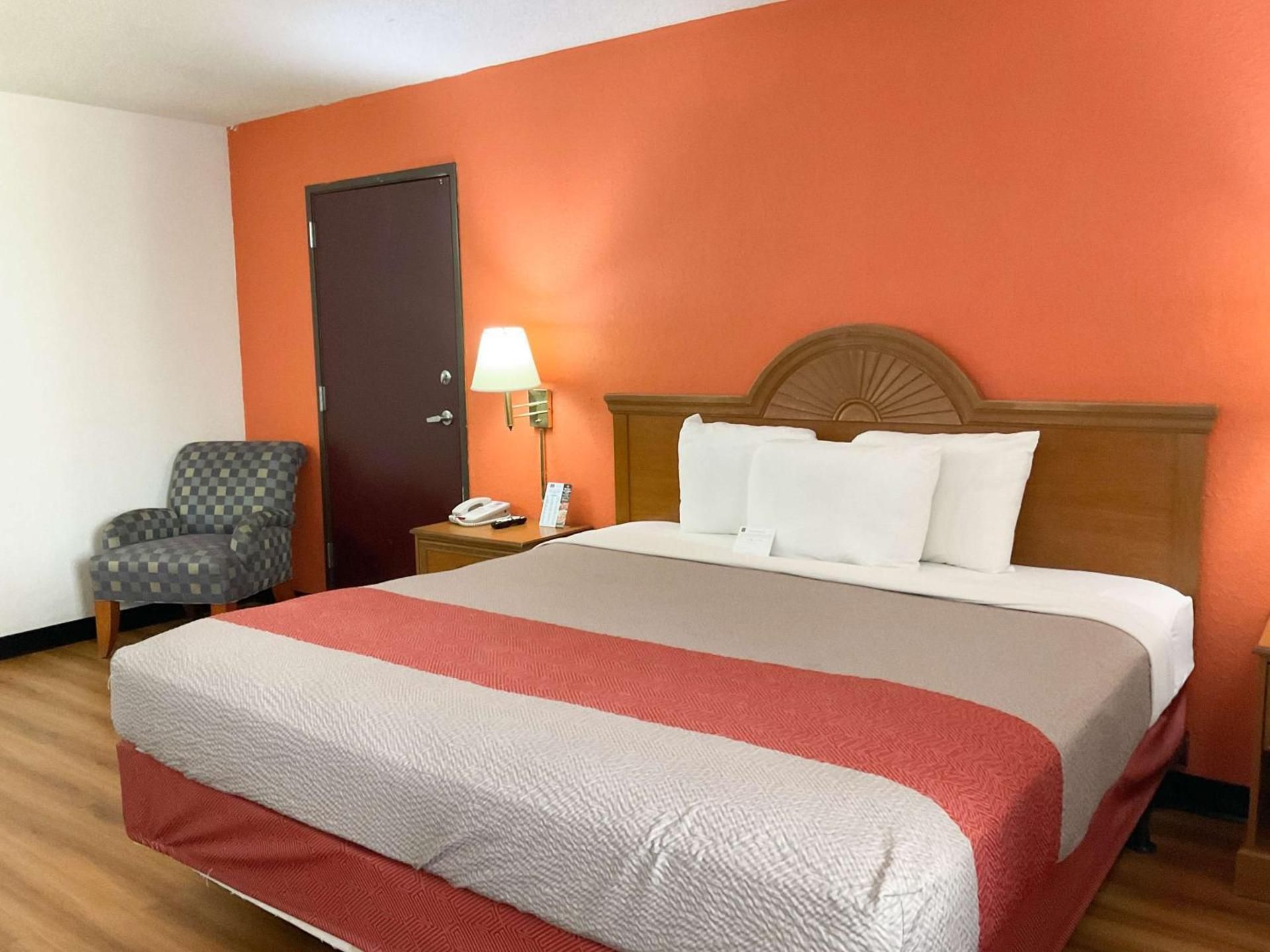 King Suite with Spa Bath - Non-Smoking