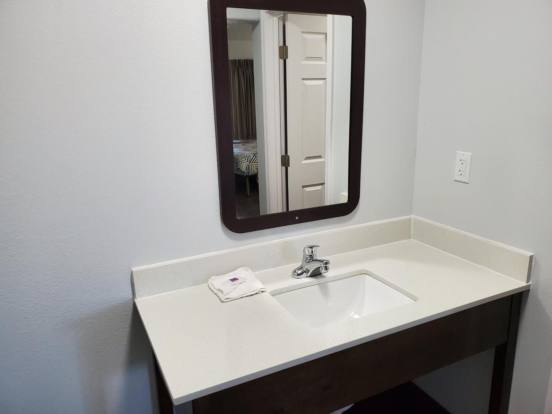 Deluxe King Room - Non-Smoking