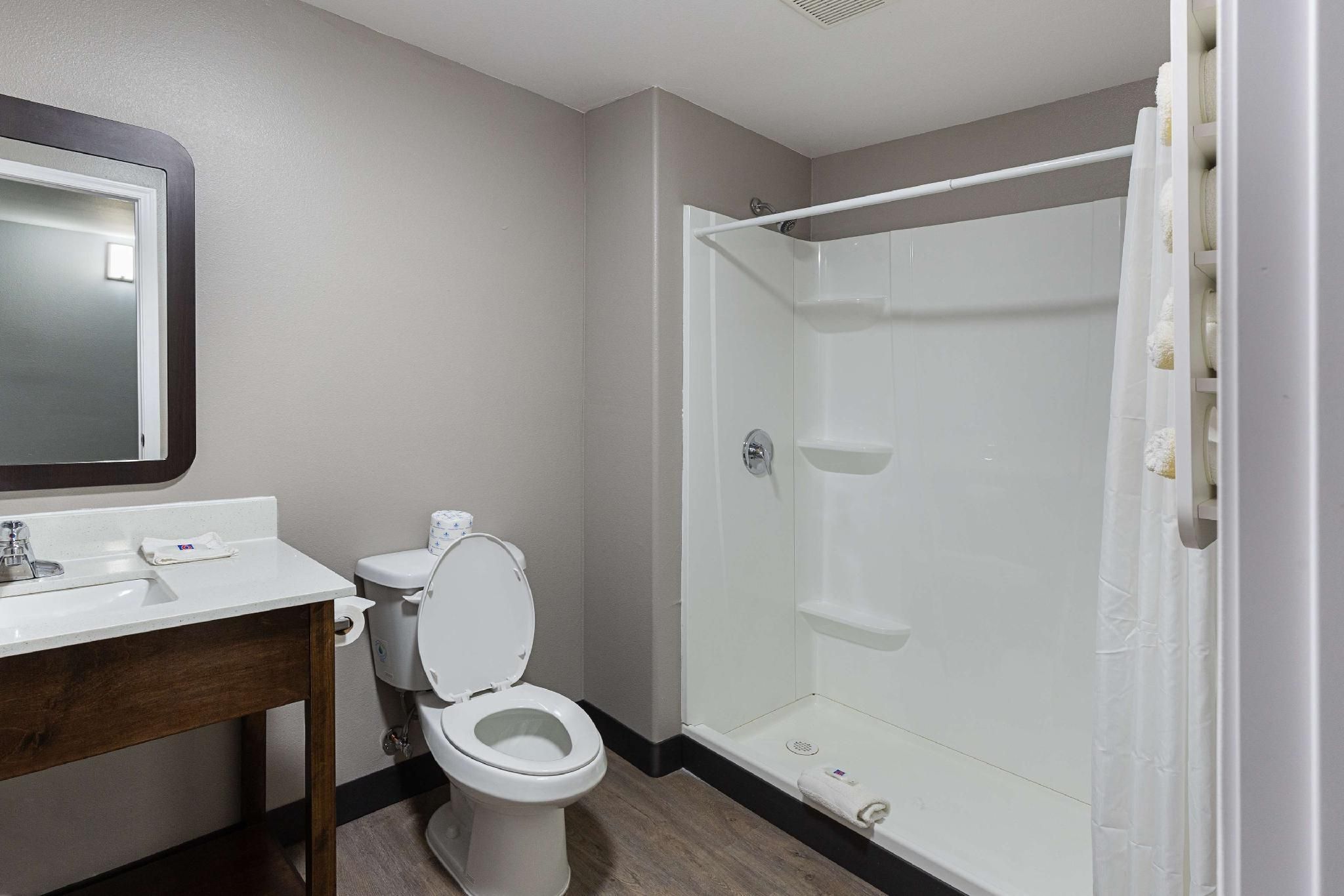 1 QB | Non-Smoking, Micfridge