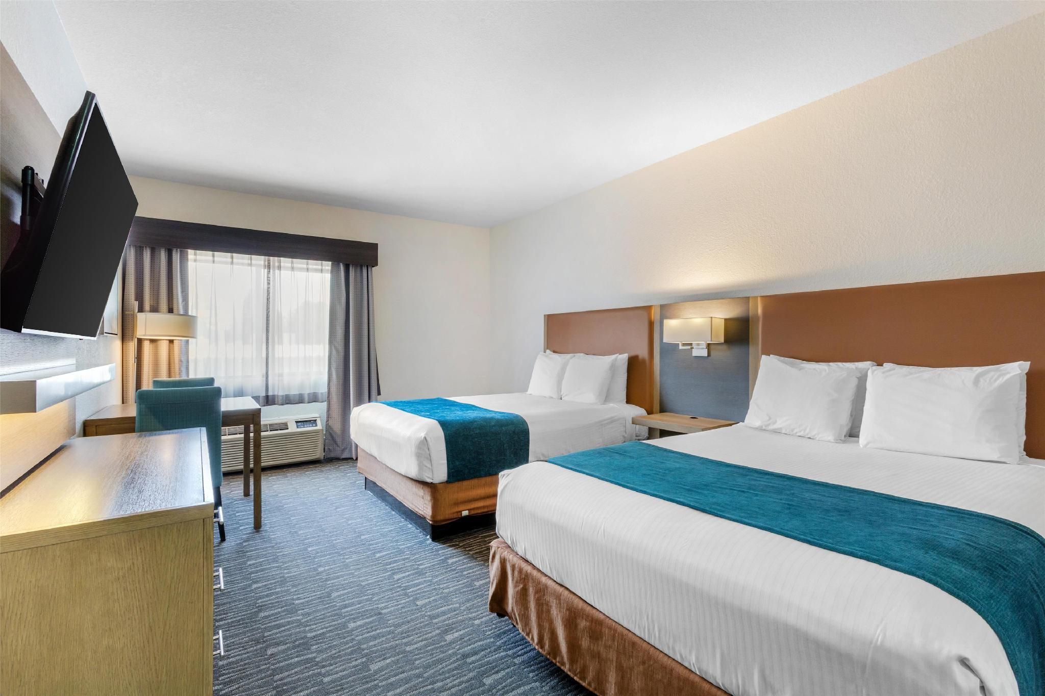 2 Queen Beds, Nonsmoking, Sitting Area
