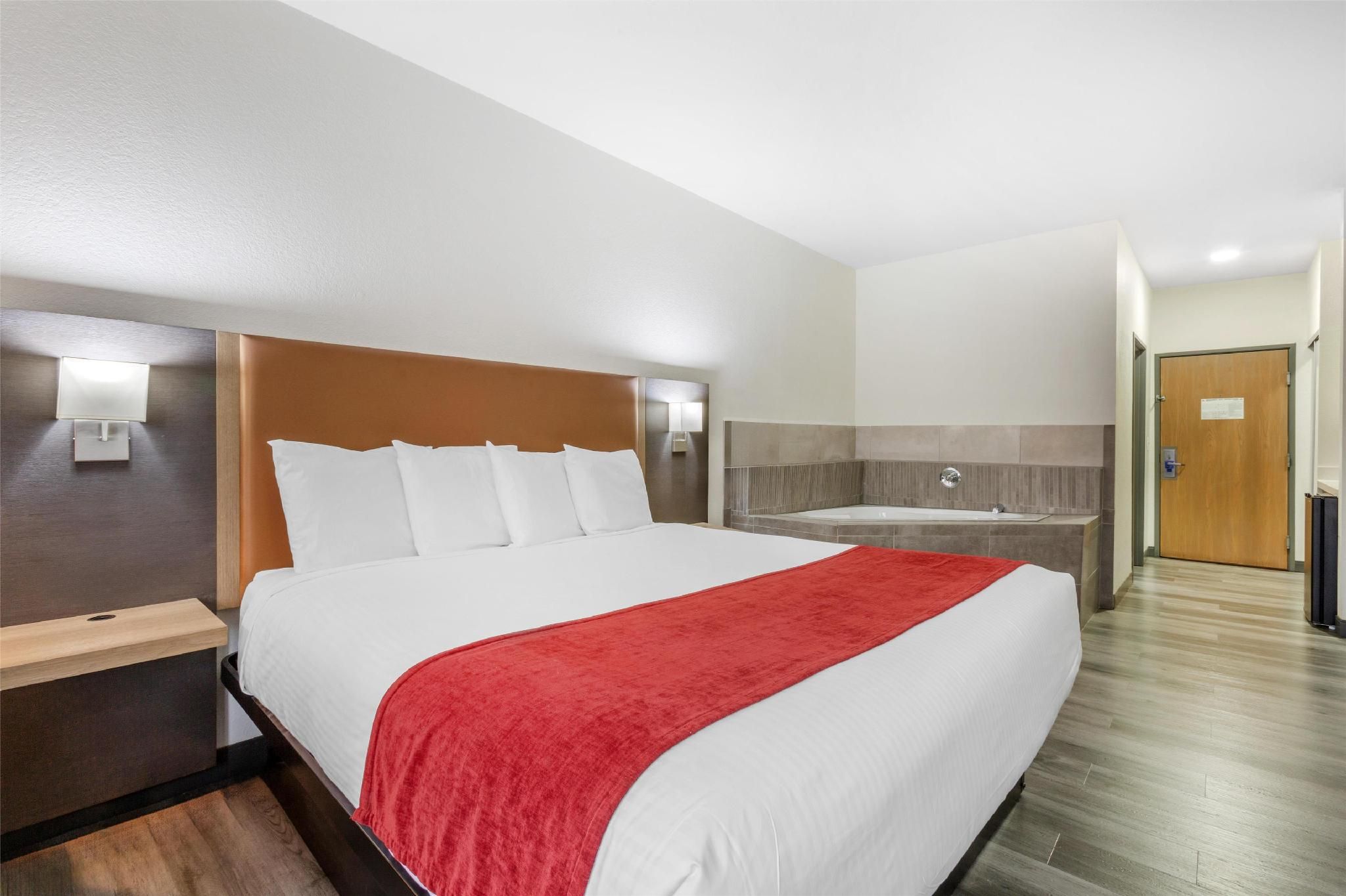 1 King Bed, Nonsmoking, Hot Tub, Fireplace