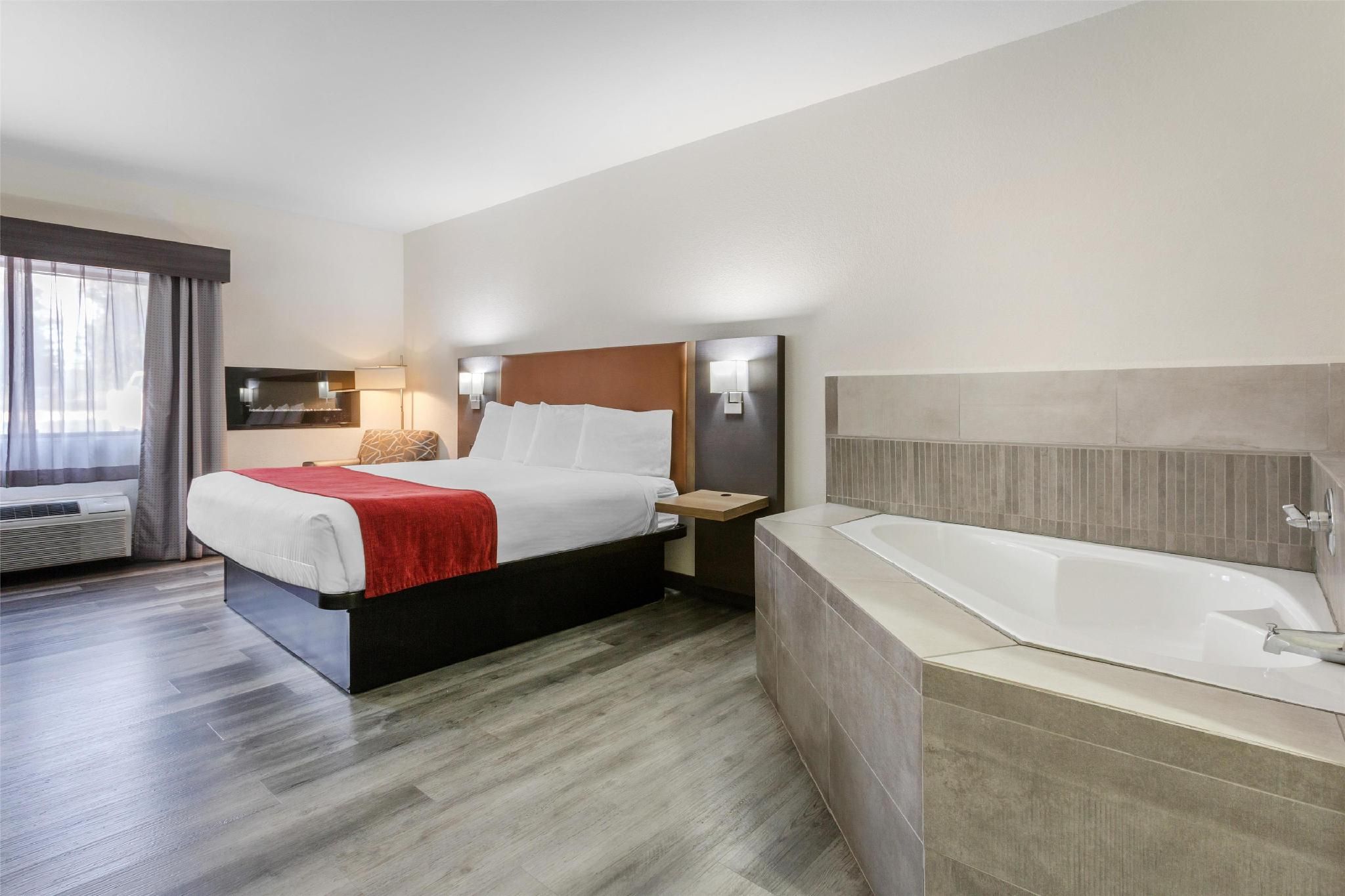 1 King Bed, Nonsmoking, Hot Tub, Fireplace