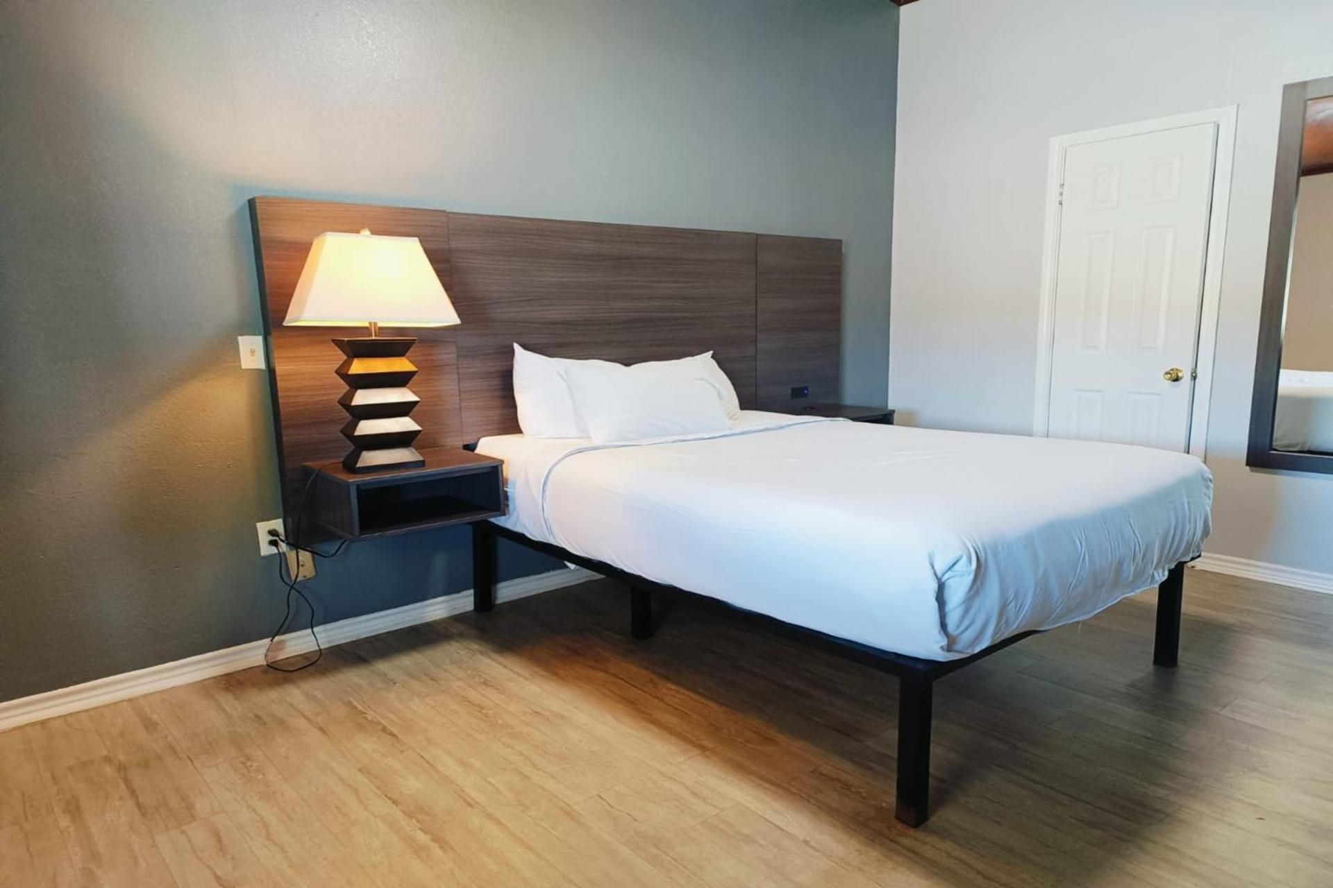Queen Bed Non-Smoking