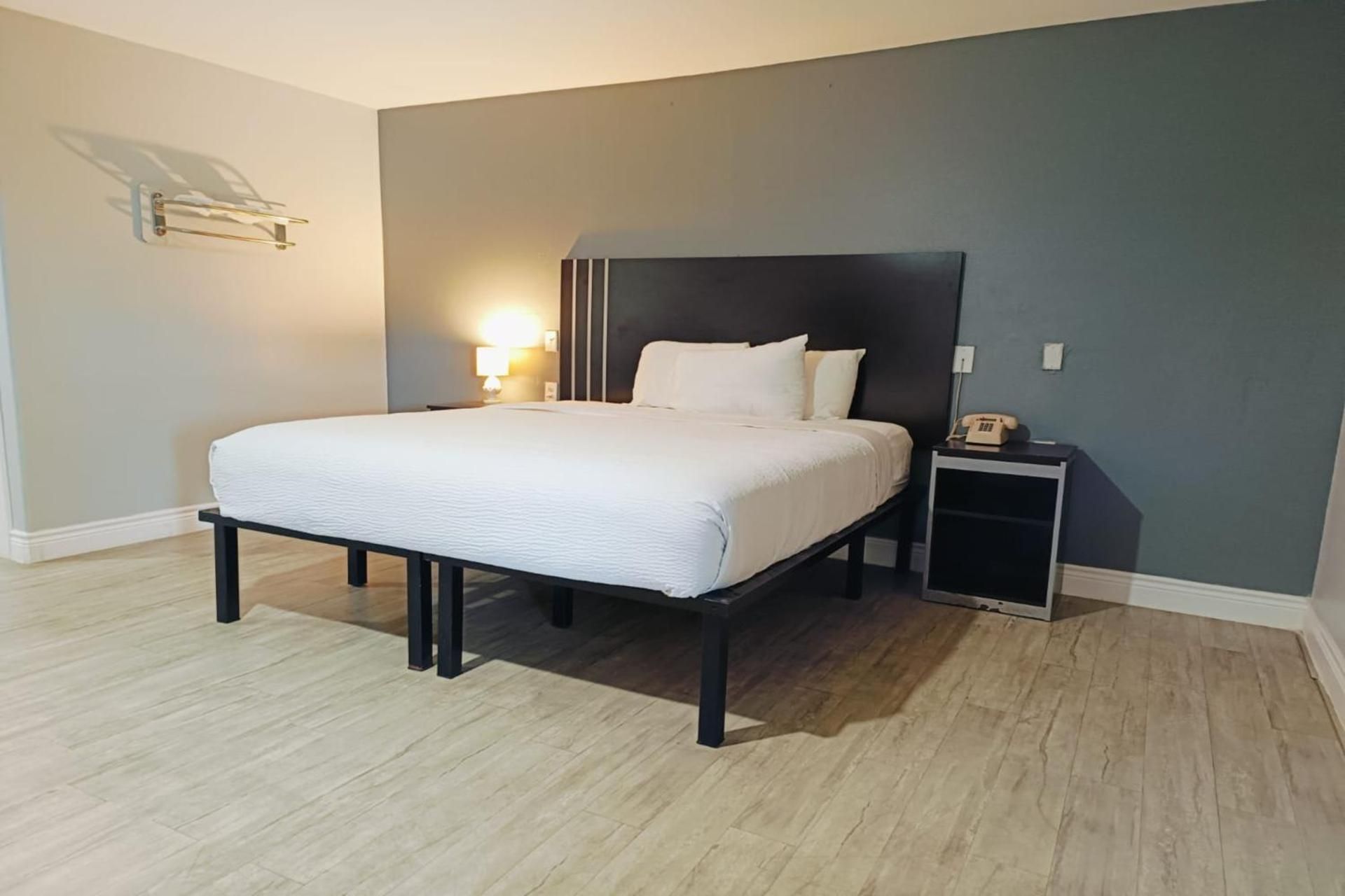 King Bed Non-Smoking