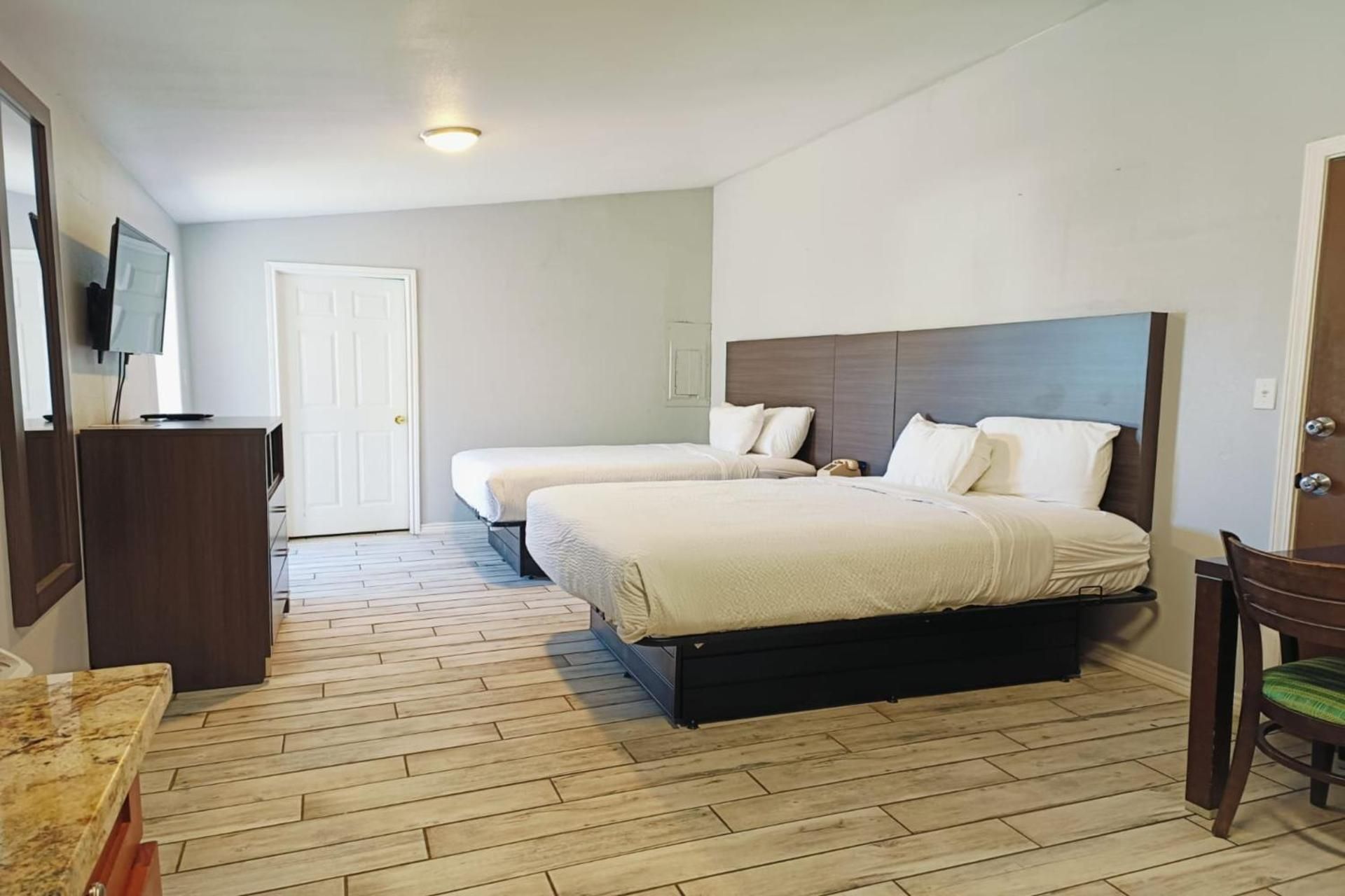 2 Queen Beds Non-Smoking