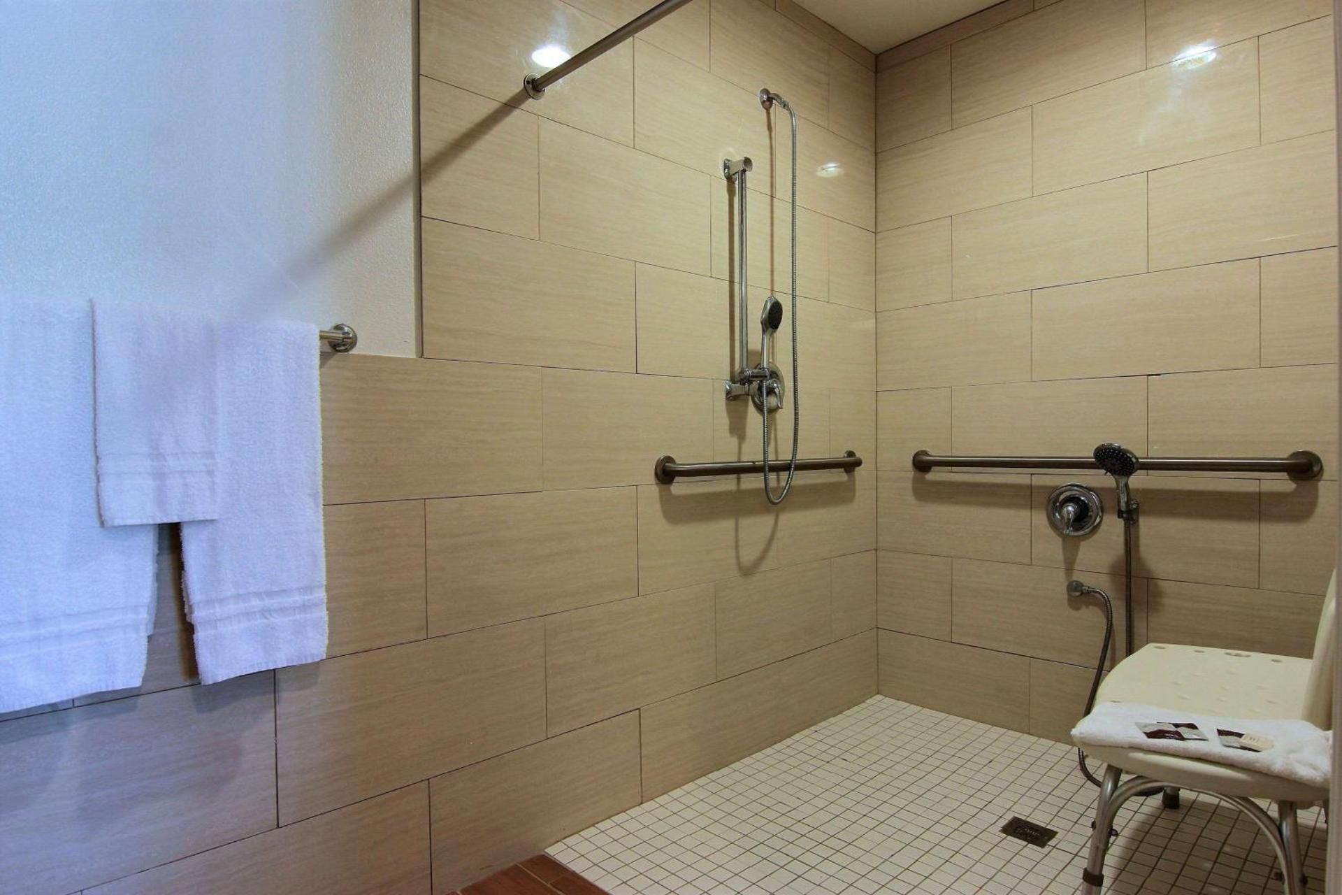 Queen Room with Two Queen Beds - Disability Access - Roll In Shower