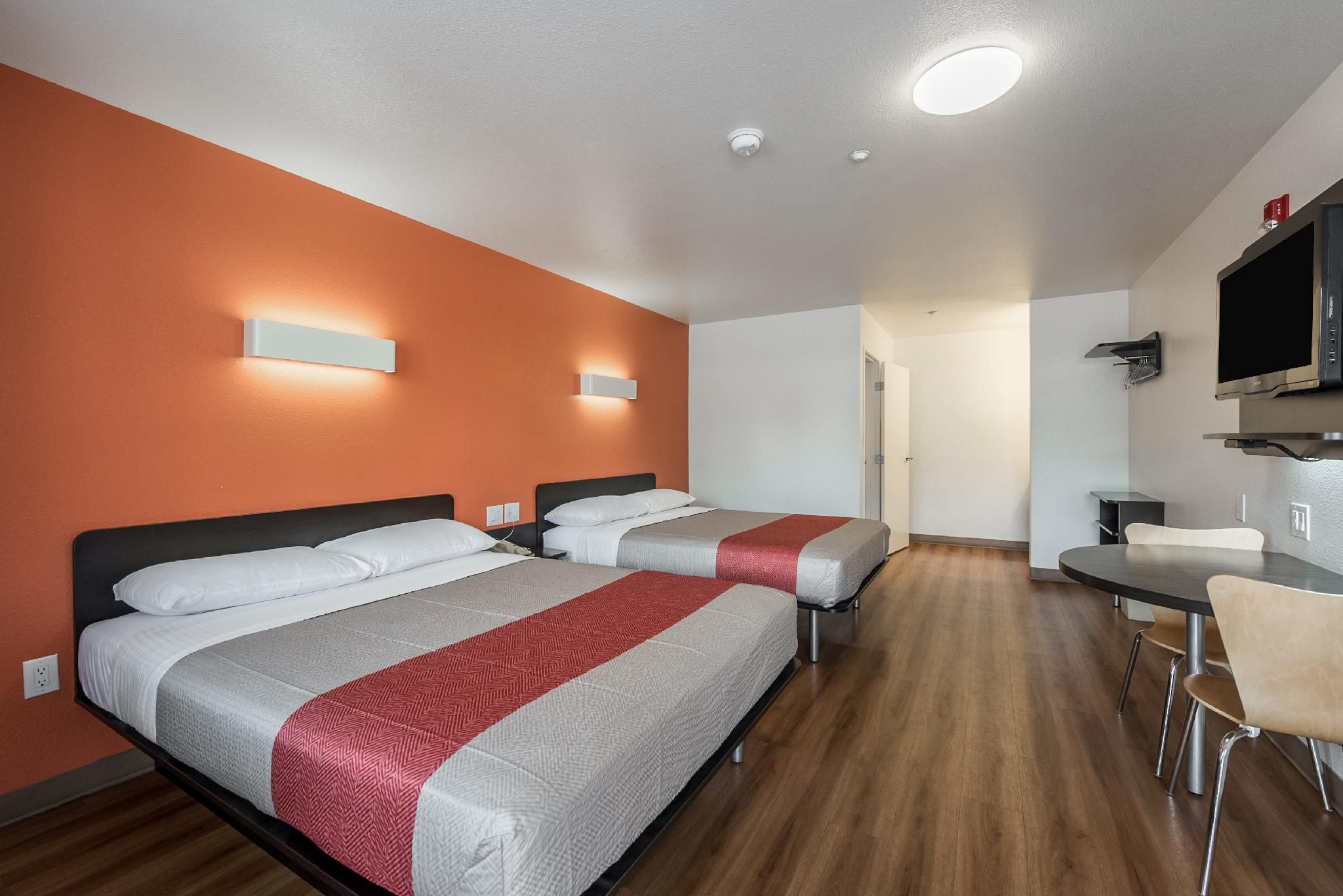 2 Queen Beds | Non-Smoking