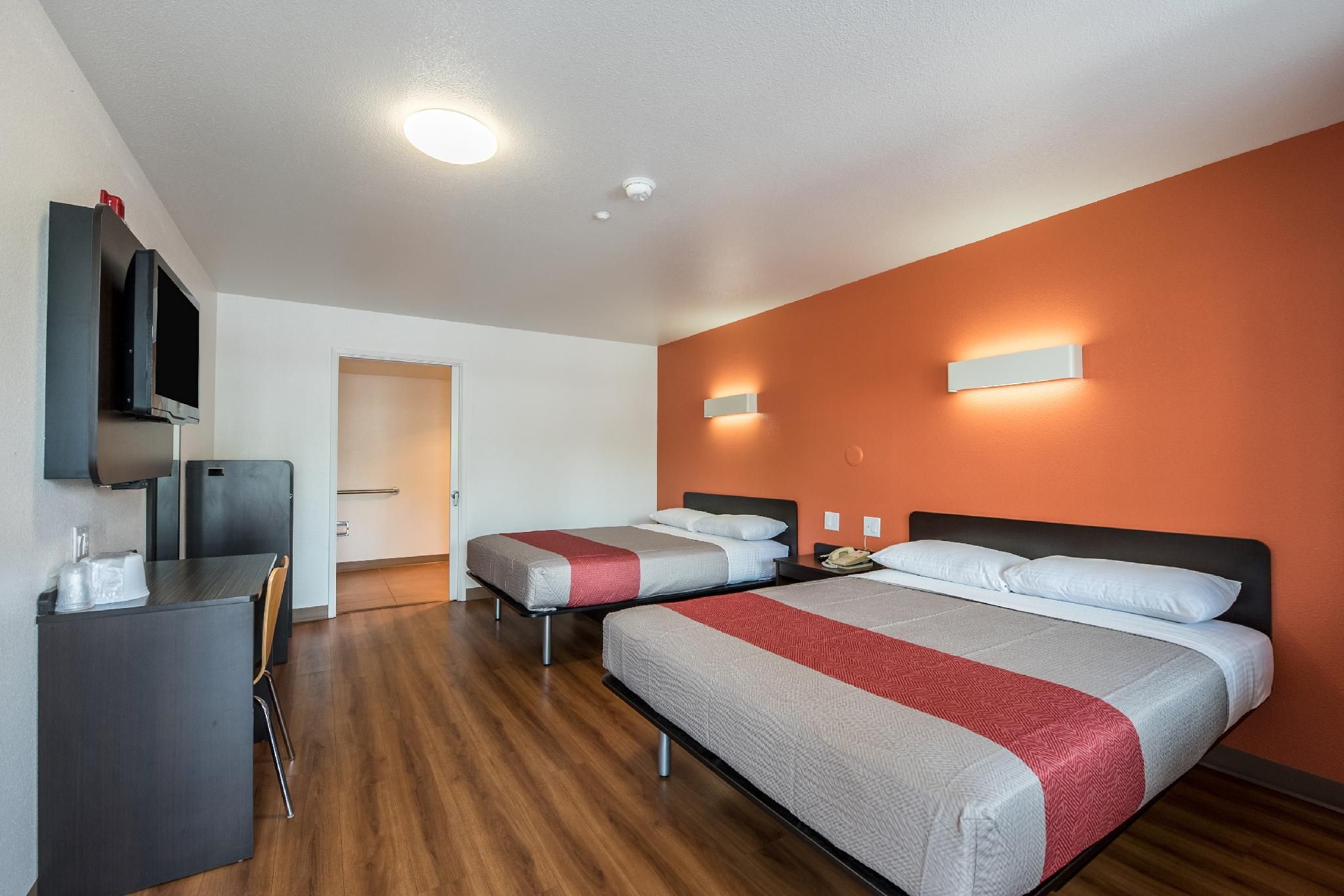 2 Queen Beds | Mobility Accessible Tub Nsmk