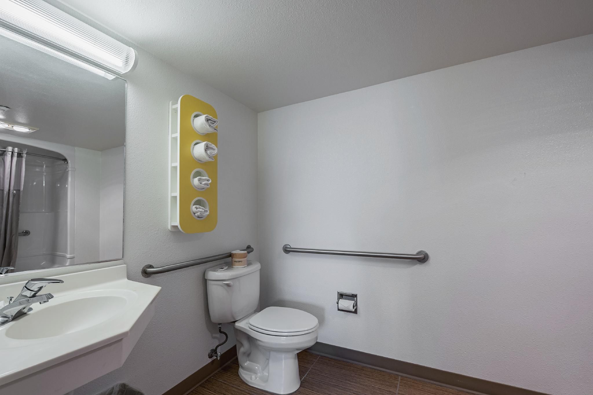 2 Queen Beds | Mobility Accessible Tub Nsmk