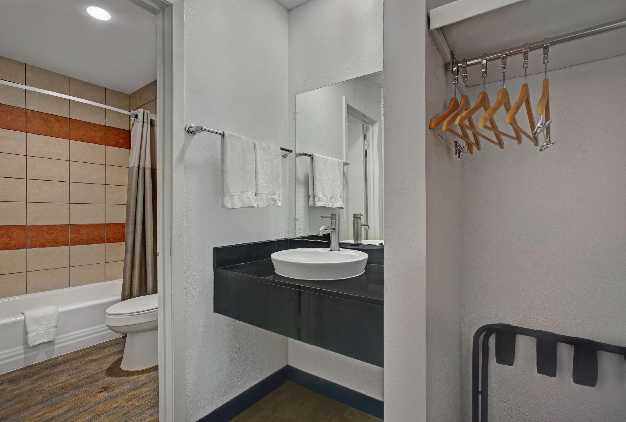 Motel 6 Hereford, TX 2 Full Beds | Non-Smoking, Micfridge 3