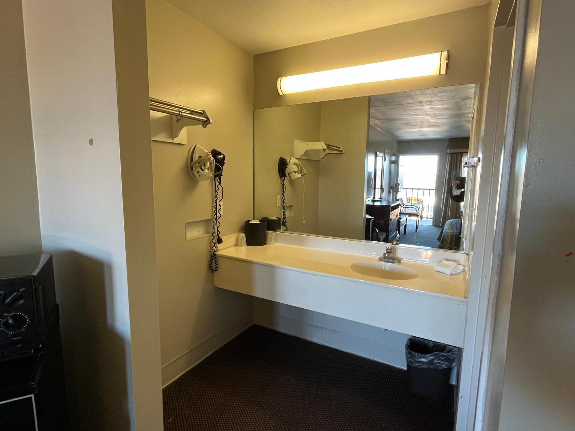 Deluxe Queen Room with Two Queen Beds - Smoking