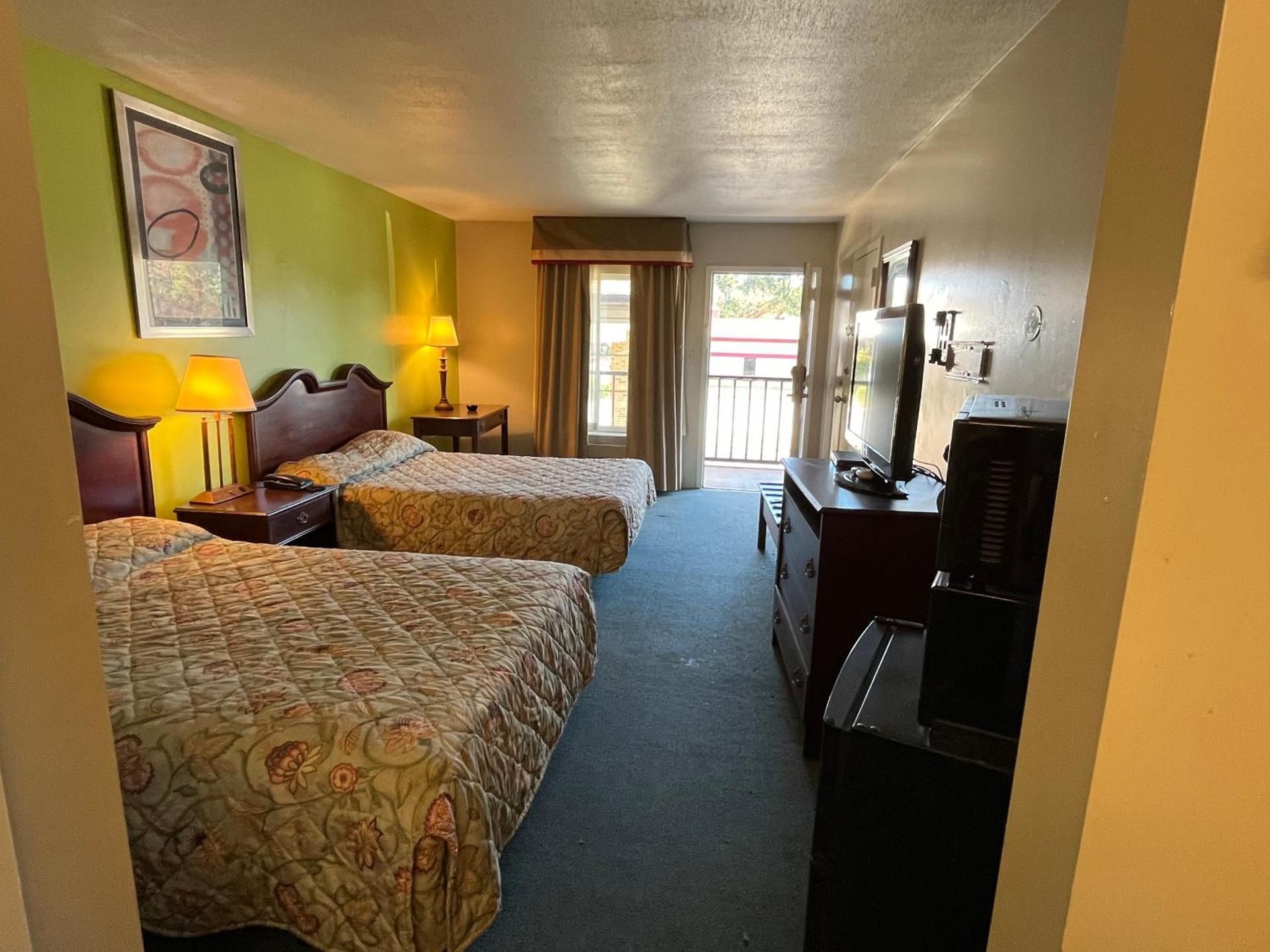 Deluxe Queen Room with Two Queen Beds - Smoking