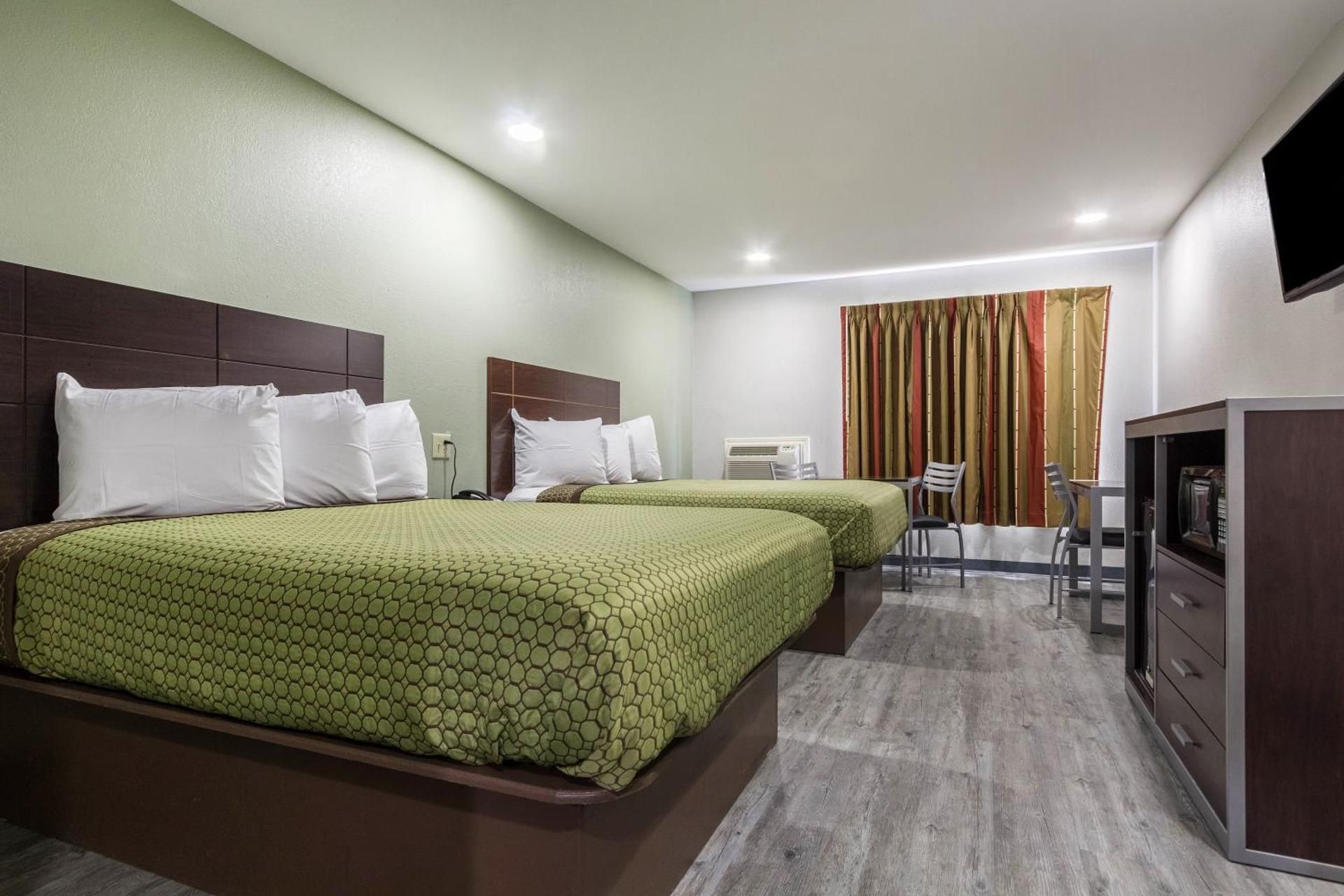 2 queen Beds Non Smoking