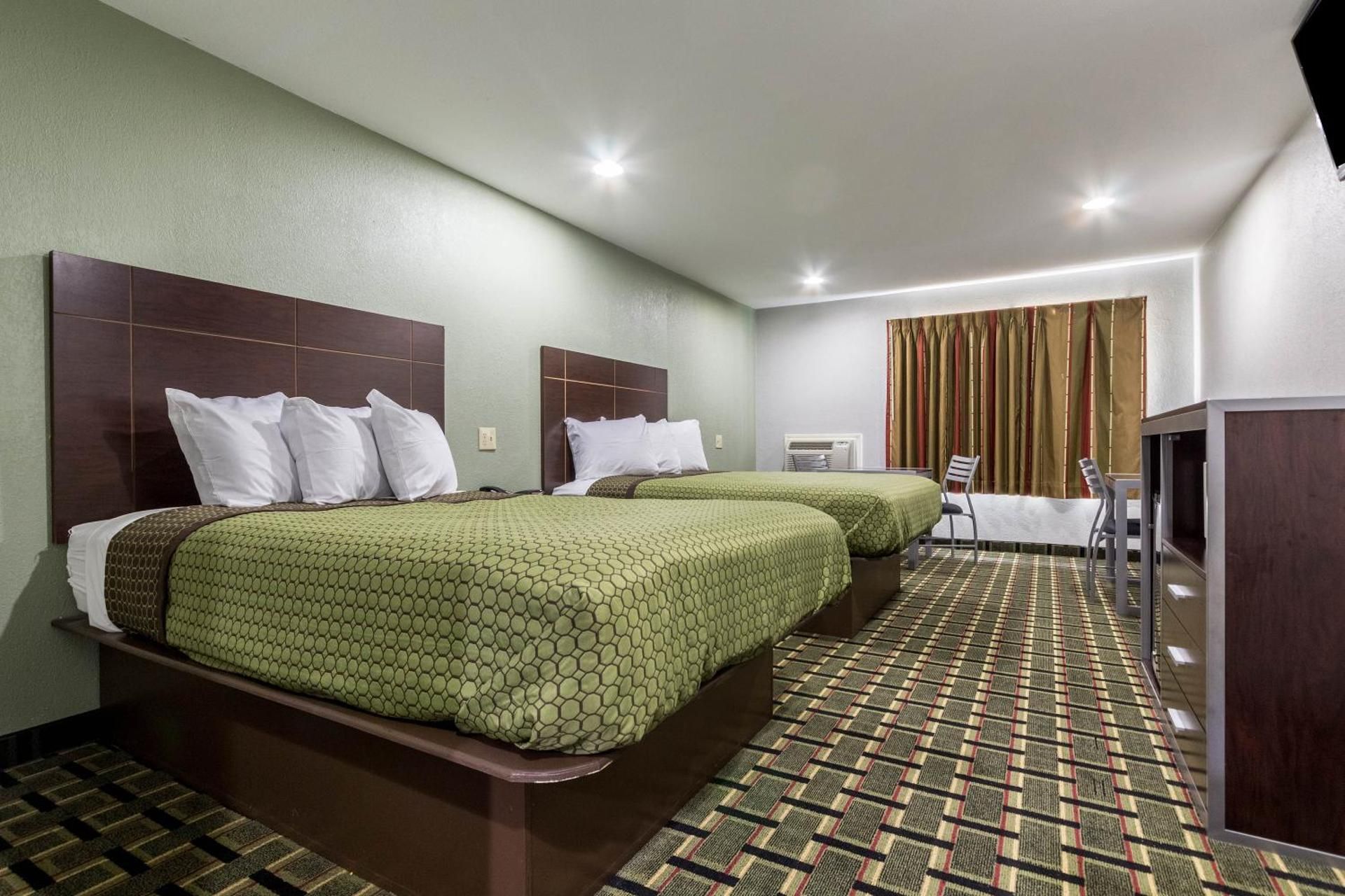 2 queen Beds Non Smoking