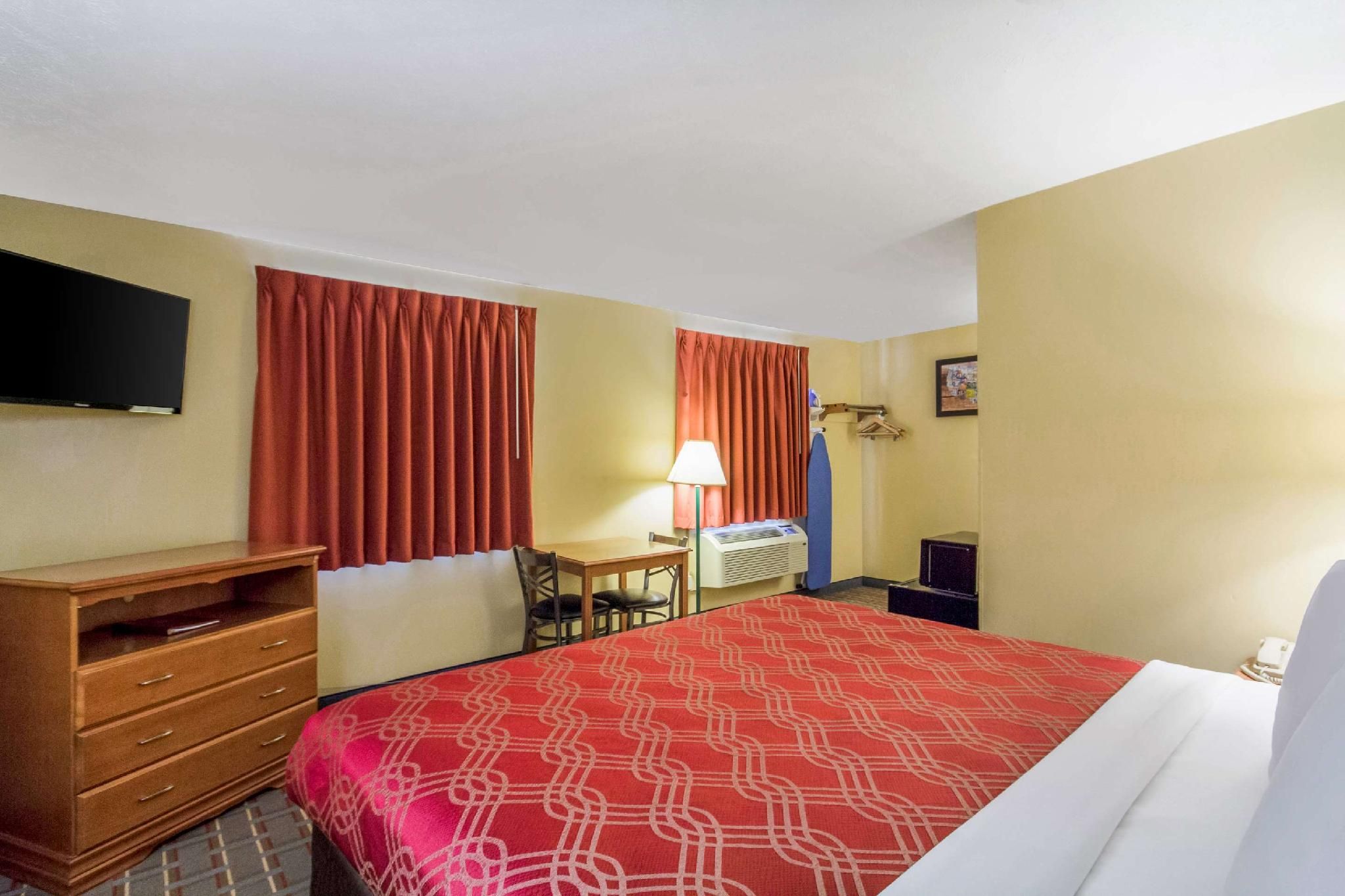 1 King Bed, Nonsmoking