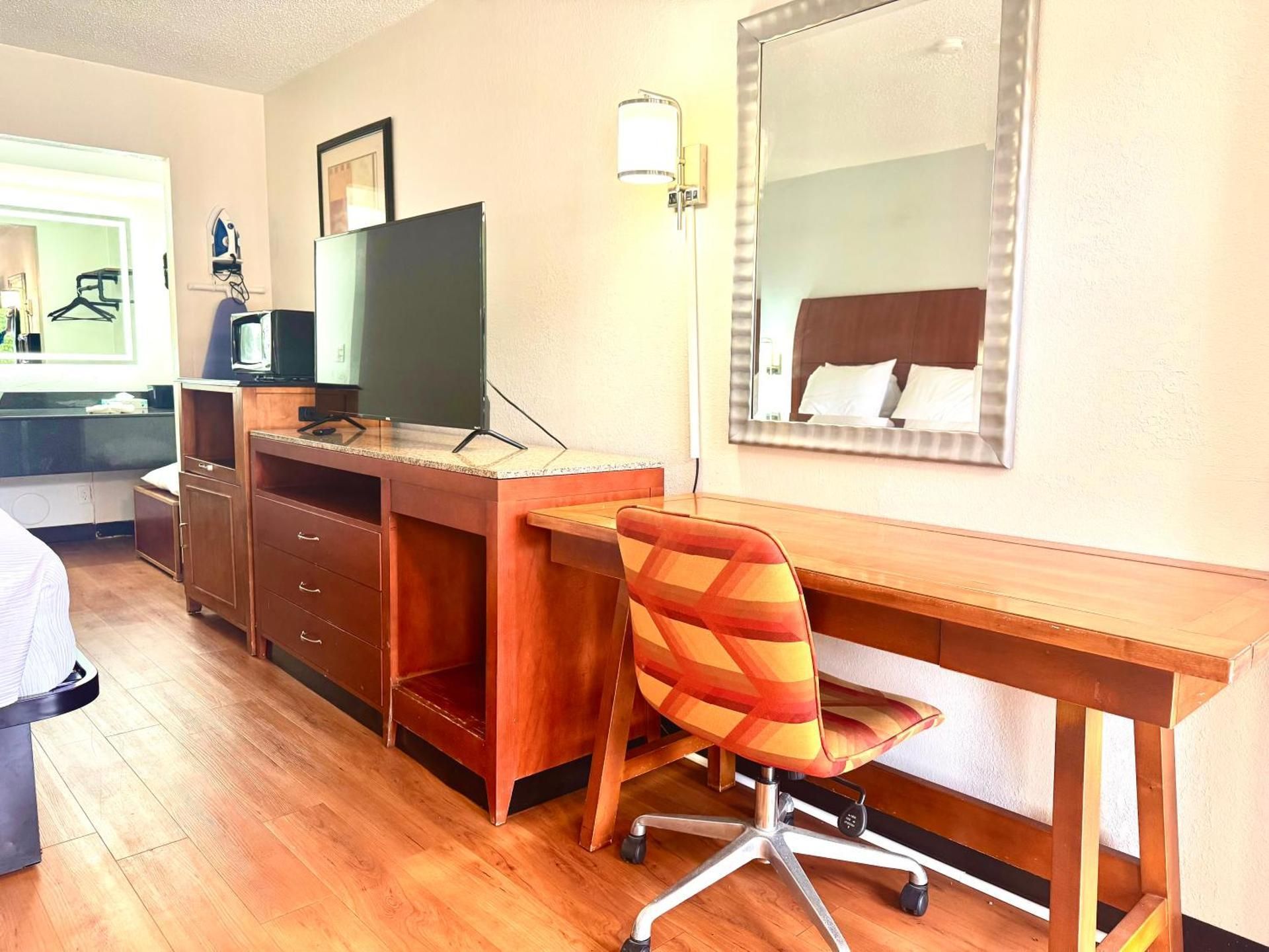 1 Queen Bed, Non-Smoking